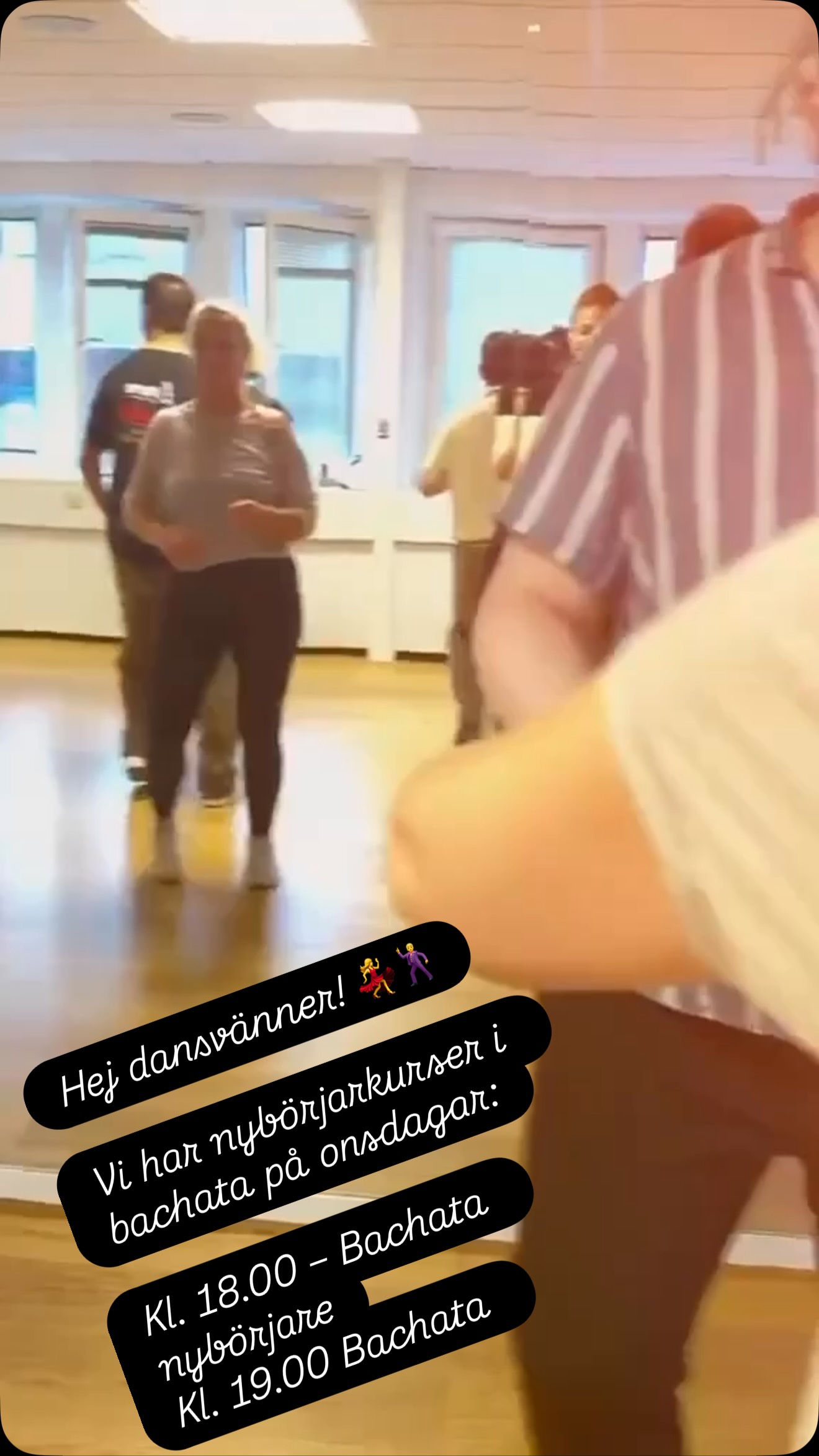 Hej dansvänner! 💃🕺
Vi har nybörjarkurser i bachata på onsdagar:
Kl. 18.00 – Bachata nybörjare
Kl. 19.00 – Bachata nybörjare
Vi erbjuder två olika tider, så att du kan välja den som passar dig bäst. Kurserna startade för en vecka sedan, men det finns fortfarande lediga platser!
📍 ABF, Södergatan 15 i Helsingborg
Kursledare är Orlando, som har undervisat i dans i Helsingborg i nästan 30 år.
Välkommen att anmäla dig, dansa och ha roligt med oss! 😊