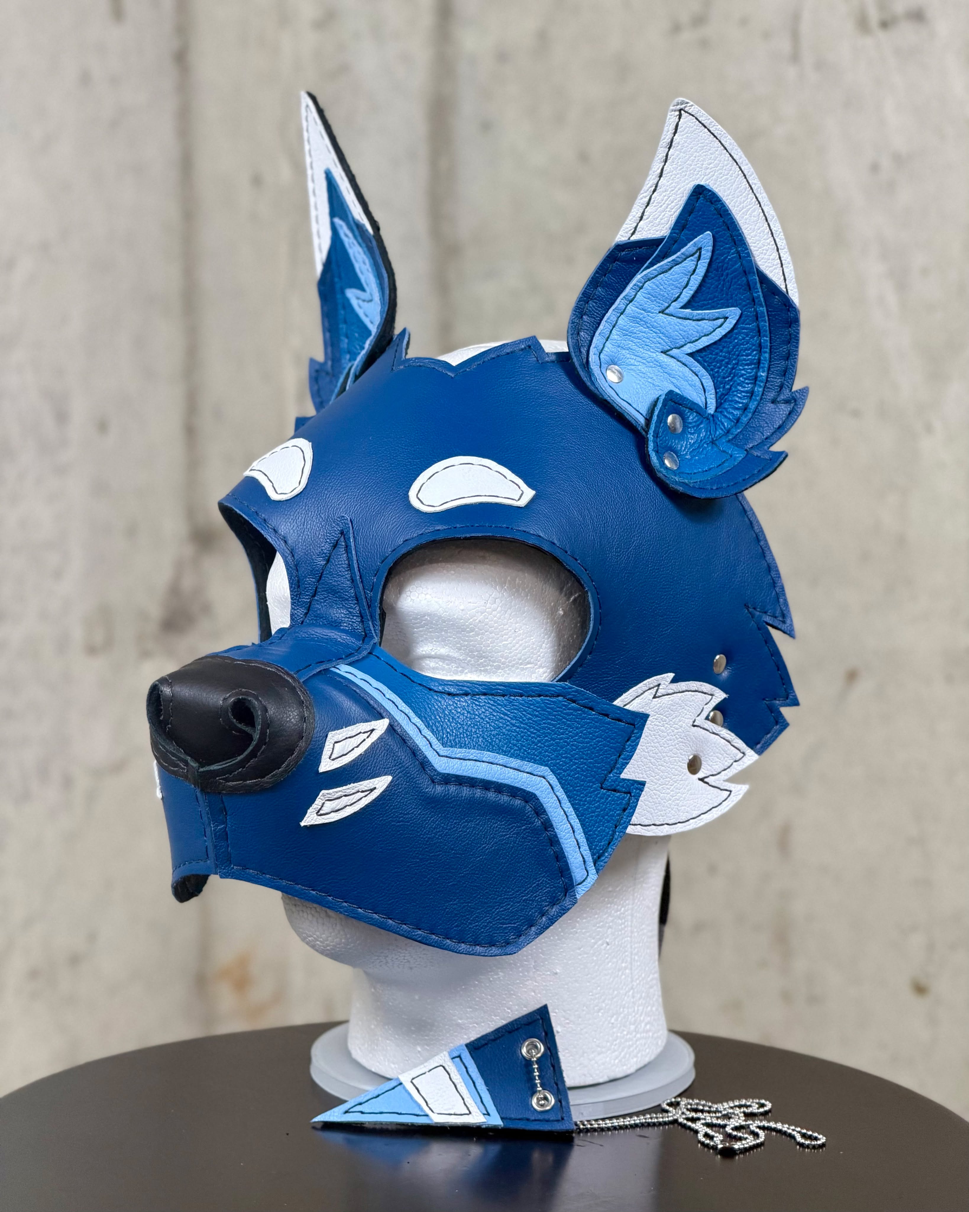 A beautifully crafted partial custom Shiba Inu hood!
https://scrapyardleather.com
#scrapyardlthr #scrapyardleather #pupplay #petplay #furryfandom