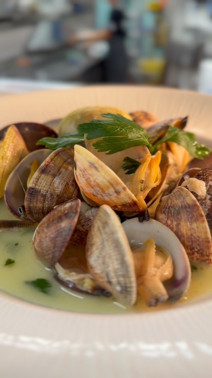 CLAMAGEDDON HAS BEGUN!
THE FRESH CLAMS ARE HERE.
They crawled out of the ocean, reported for duty, and are now waiting to become your dinner.
Get your A$$ in here before they’re gone. 🫡😂
#freshclamsfordinner #unclesfmbarandgrill #freshfishdaily
