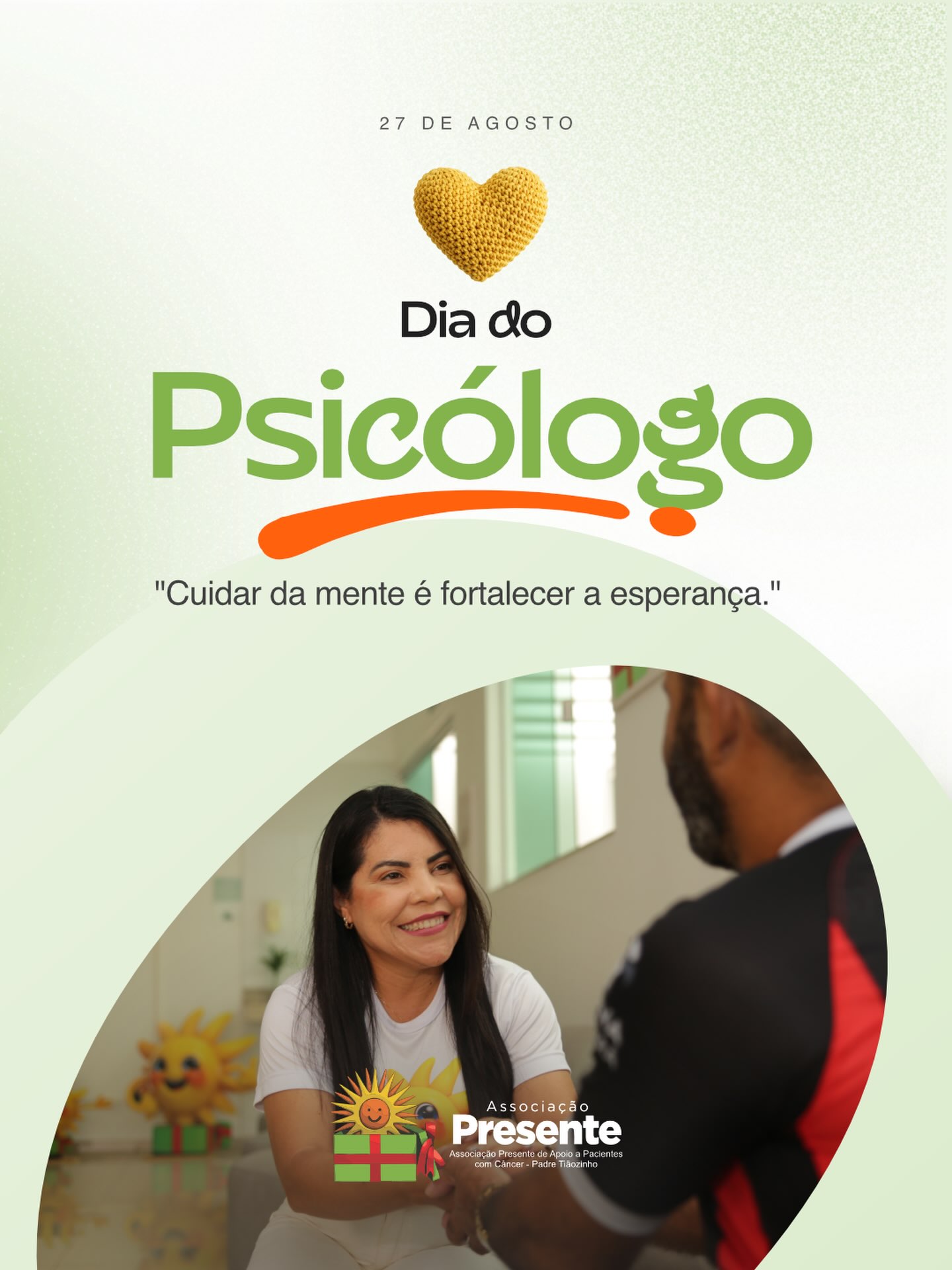 Em cada etapa da jornada contra o câncer, o cuidado emocional faz toda a diferença. 💛
O trabalho da psicologia vai muito além da escuta. É um apoio fundamental para pacientes e familiares que enfrentam desafios, mudanças e incertezas durante o tratamento.
Acreditamos que acolher é cuidar por inteiro.
O acompanhamento psicológico é parte fundamental da assistência que ajuda a fortalecer a esperança de quem passa pela nossa casa.
Neste Dia do Psicólogo, agradecemos aos profissionais que transformam escuta em acolhimento, palavras em conforto e presença em cuidado.
Nosso carinho e reconhecimento a todos os psicólogos. 💛✨
#DiaDoPsicologo #Acolhimento #AssociacaoPresente