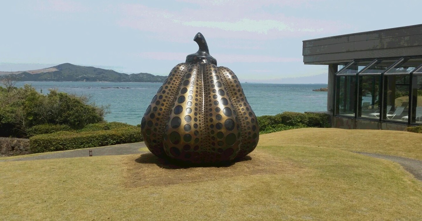 偉大なる芸術家、草間彌生先生へ感謝と哀悼を込めて。
We feel incredibly privileged to have worked with Yayoi Kusama. A pioneering female artist with an extraordinary vision and determination that helped change the landscape of contemporary art. It was an honour to play a small part in her remarkable legacy.
Farewell.
#artfoundry
#bronzecasting
#bronzesculpture
#madeinlondon
#yayoikusama