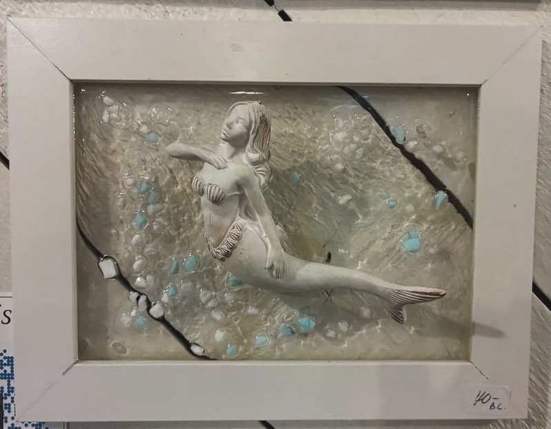 ⭐️Artist spotlight ⭐️ Bobbi Coletta, A Touch of Shells, creates resin accessories in cool, beachy tones that add the perfect coastal touch to your decor. Her nightlights are hugely popular. Grab one for a gift and one for yourself!
.
.
.
.
#blackcrowgallerycc
#capecodartgallery
#capecodartists
#womanownedbusiness
#eastsandwichma
