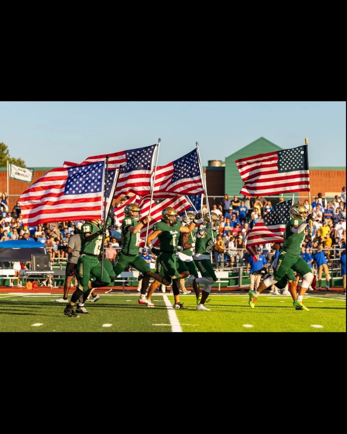 Lots of action in tonight's matchup between Carrmel and Westfield. The Greyhounds jumped out to an early 14-0 lead, but the Shamrocks weathered the initial storm and responded with 28 unanswered points through big plays on Offense and Special Teams. The Rocks would hold the lead the rest of the way and move on to 2-0 on the season after defending their home field opener on Senior Night. Carmel falls to 1-1 and will 1-1 Center Grove while Westfield moves on to 2-0 Zionsville.
#indianahighschoolfootball #highschoolfootball #fridaynightlights🏈 #indianafootball #highschoolsportsphotography
@westfieldshamrockfb @rocksathletics @carmel_football @ihsaa1