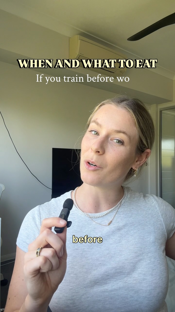 If you train before work, here’s exactly what and when to eat. 👇🏼
One of the biggest mistakes I see with morning training is thinking:
“I’ll just train, have a coffee and eat when I get to work.”
But your nutrition around a morning workout can affect more than just that session.
It can also influence your energy, recovery, hunger and ability to concentrate throughout the rest of your day.
Here’s a simple starting point:
🏃♀️ 30–45 minutes before training
Keep it simple: we want something carbohydrate-rich, quick and easy to digest.
Think:
→ banana
→ rice cakes + honey
→ LCM bar
→ glass of juice
🥣 After training
Try not to push breakfast all the way until lunchtime. Aim to have a carbohydrate + protein-rich breakfast/recovery meal within roughly an hour after your session.
For example:
→ eggs on toast
→ overnight oats
→ yoghurt + cereal + fruit
→ smoothie + banana if you’re heading straight to work
And then keep eating regularly throughout the rest of your day. For many people, a meal or snack every 3–4 hours is a useful starting point, but your individual needs will depend on your training, appetite and schedule.
Because your morning workout isn’t the only thing you need to fuel. You’re fuelling your whole day. 💛
If you regularly train before work and struggle with knowing what to eat around your sessions, I’ve created a free guide to help you get started — link in bio.