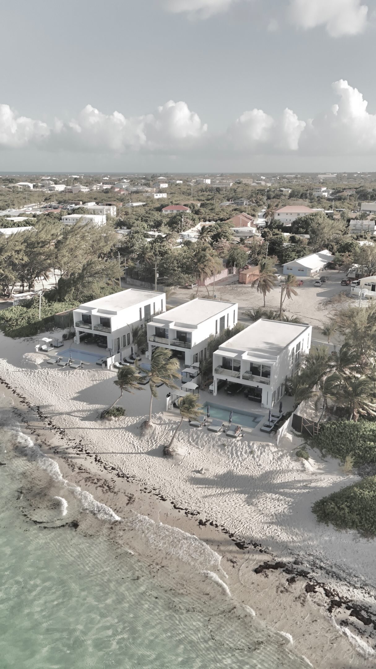 Comment GUIDE if you would like my full guide on these stunning villas and this beautiful island 😍
Send this video to someone you’d love to experience Turks & Caicos with 🇹🇨🌴😍
📍 Aqua Blu Villas, Providenciales
🏡 Luxury private beachfront villa
🛏️ 4 bedrooms | Sleeps 8
🏊🏼♀️ Private pool
🌊 Direct beach access
☀️ Huge outdoor terrace
🍴 BBQ area
🏄🏼♀️ Paddleboards & kayaks included
🔐 Private & exclusive setting
There are actually 3 villas together too, meaning you can hire all three and sleep up to 24 people! 🤯
Perfect for:
💍 Destination weddings
🥂 Big birthdays & celebrations
👨👩👧👦 Large family trips
✈️ Group getaways
🐬Bucket list holiday
This was one we will all remember forever!! 🥹❤️
Gem x