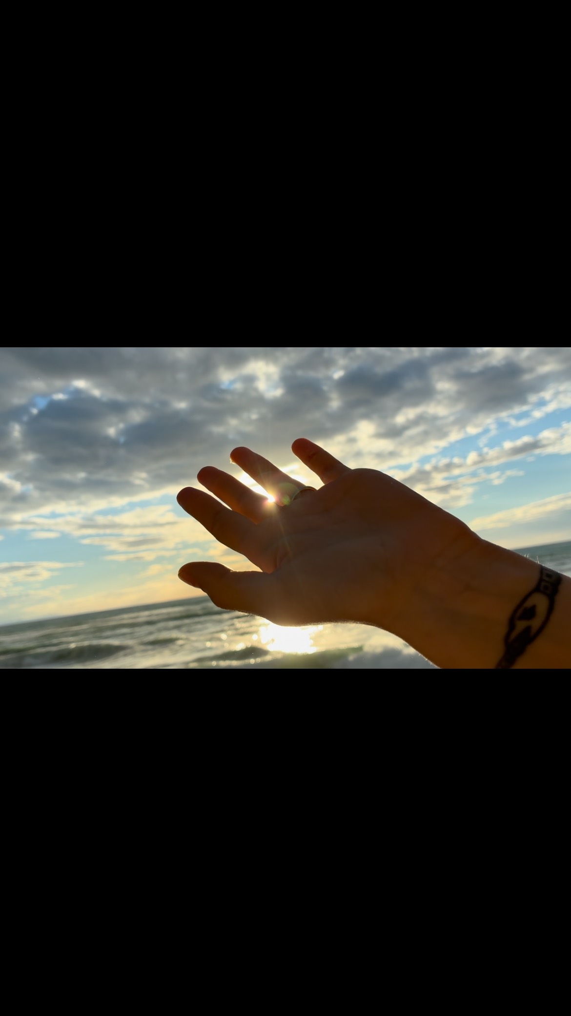 C’était encore plus beau avec des yeux humains 💛
La Lumière se suffit à elle-même. N’est-ce pas ?
#energeticienne #lumiere #soleil #vagues #biarritz