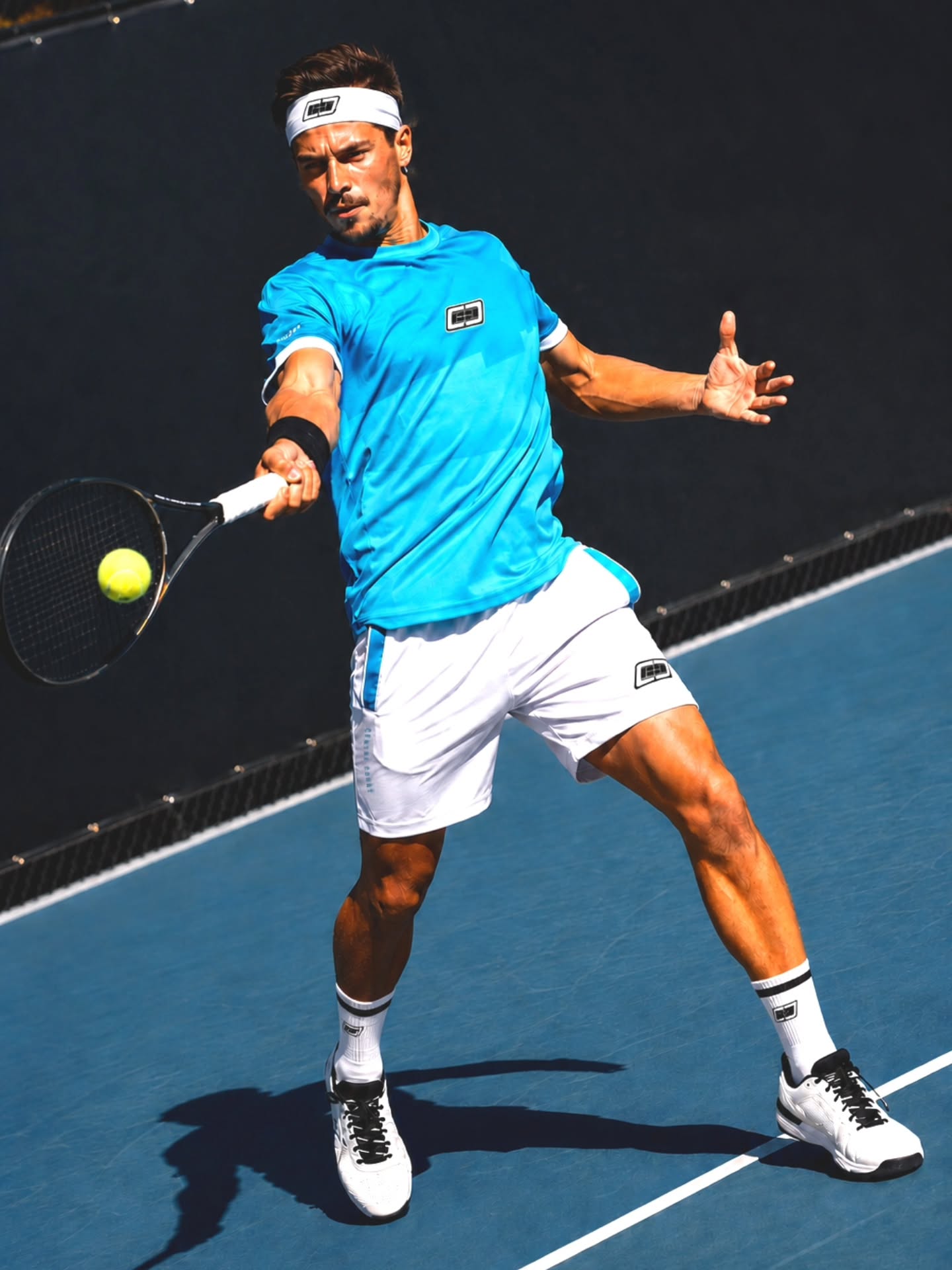 SOIGNER SON STYLE POUR MIEUX DÉTRUIRE LE JEU DE SON ADVERSAIRE. 🎾🎸
LA NOUVELLE TENUE TECHNIQUE CENTRE COURT "ALIUS SIGNATURE" EST DISPONIBLE EN PRÉCOMMANDE SUR NOTRE SITE.
CENTRE COURT s'associe au projet d'Alius, qui a décidé de se consacrer au tennis à 100% dès la rentrée en intégrant un programme pro.
Ce programme a évidemment un coût et nous avons décidé de lui créer des pièces uniques à cette occasion.
Pour chaque pièce précommandée, 5 € seront reversés dans la cagnotte qui servira à financer son courageux projet, le projet d'une vie. Il vous explique tout en détail dans cette vidéo : https://youtu.be/Qo9fWkbpw04?si=WpsmA3FV7g0gyb_g.
---------------------🎾🎸--------------------------
🚨CETTE TENUE SIGNATURE EST EXCLUSIVEMENT EN PRÉCOMMANDE SUR NOTRE SITE 🚨.
(Livraison octobre)
SHOP NOW :
www.centrecourt-tennisapparel.com
ROCK'N'ROLL TENNIS IS NOT DEAD 🎾🎸
CENTRE COURT EST UNE MARQUE FRANÇAISE 🇫🇷
