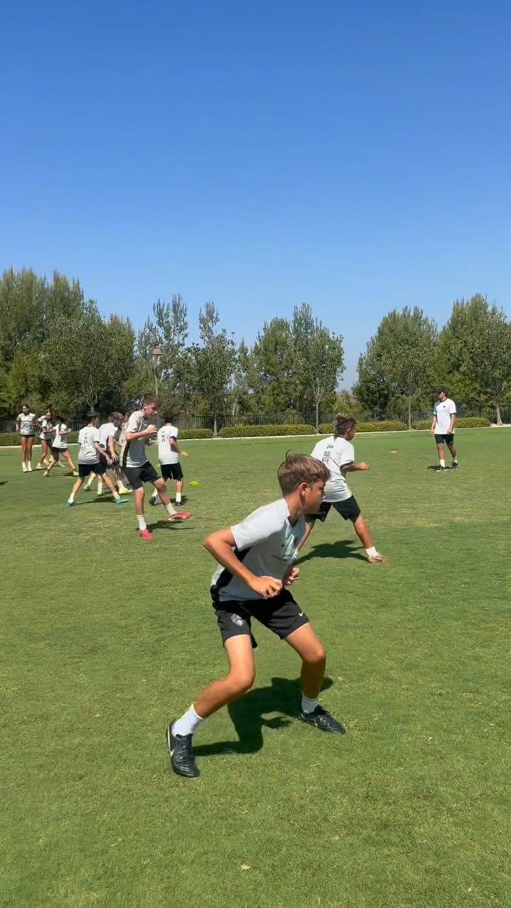 Cross-sport exposure, technical drills and barefoot training — preparing our students for the week ahead while carefully considering individual game loads from the weekend. ⚽️👊