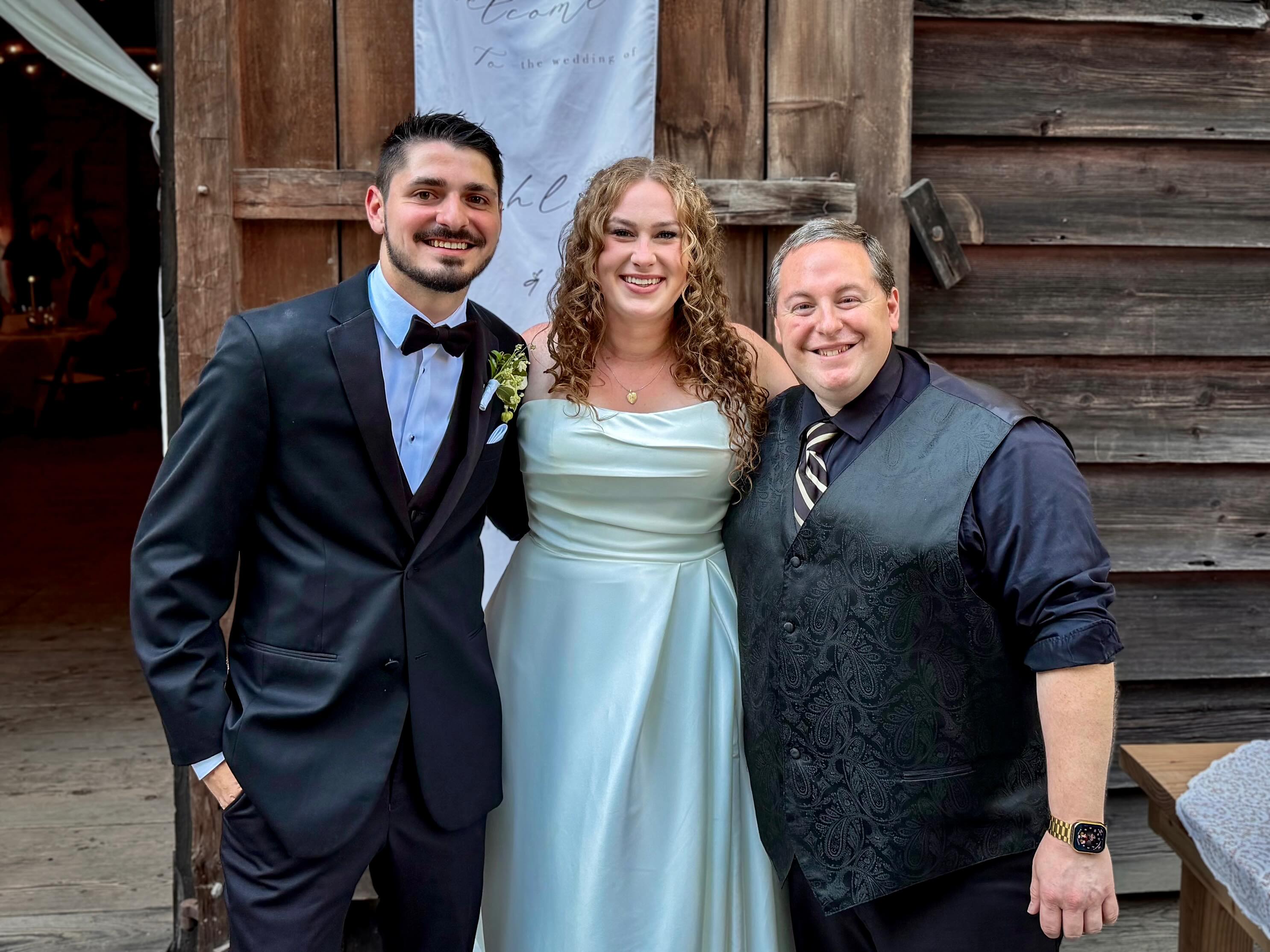 Chloe & Holden’s wedding last night at the beautiful Mount Gulian Historic Site in Beacon was such a special celebration! ☀️💍 The day was absolutely gorgeous, the venue was stunning and besides all of the dancing… we even got some special performances! Holden comes from a big Italian family, so it was a blast mixing in plenty of classics alongside all of Chloe’s favorite 2010s party music! 🇮🇹🎶🕺
Check out more photos from the big day at JimmyLyles.com! 📸 And if you’re planning your own wedding or special event, give us a call and let’s make your celebration one your guests will be talking about long after the last song! 🎉
#HudsonValleyWedding #BeaconNY #WeddingDJ #MountGulian #JimmyLyles