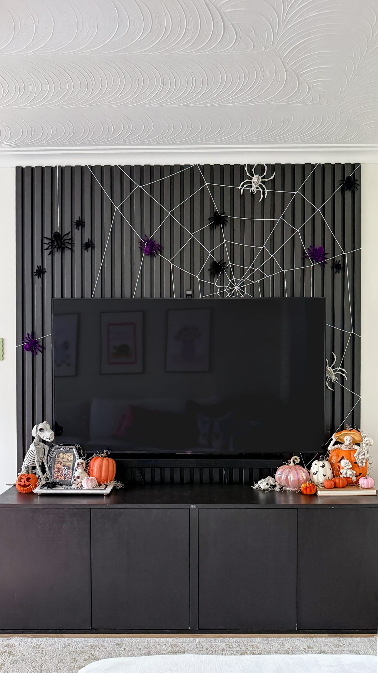 kicking off spooky season decor with a giant DIY spider web 🕷️🕸️
#halloweendiy #spookydecor #yarnspiderweb #halloweendecor #decordiyideas
halloween crafts, spooky season, spider web, fall decorations, giant spider web