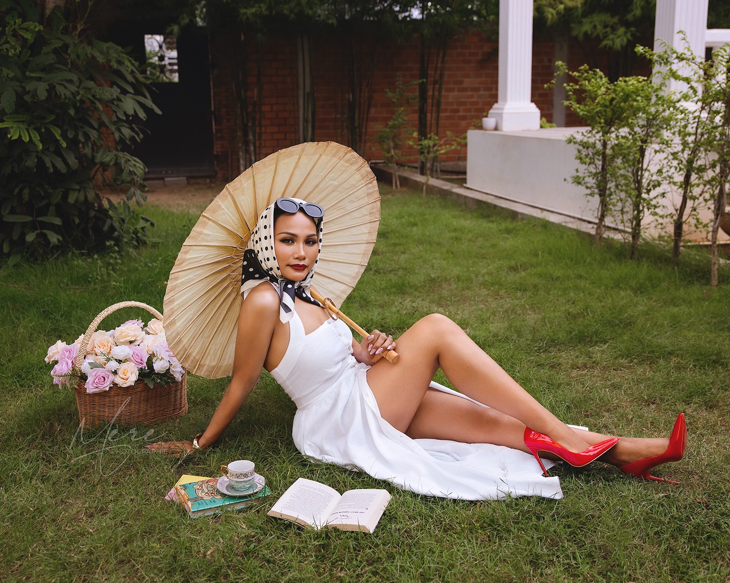 A little vintage glamour, a little playful charm, and a whole lot of confidence — captured in frames that feel effortlessly cinematic. From sun-drenched gardens to quiet fountain moments, every detail comes together to create portraits that feel both nostalgic and beautifully her own. 🌿🍷
Because beautiful photography isn’t only about how you look — it’s about how you feel when you see yourself in the frame. 🤍
📍 Mère Photographie | First Specialized Boutique Studio | EST. 2015
🤍 Maternity • Newborn • Baby • Family • Boudoir • Pre-Wedding • Event Photography
📩 Telegram: 089892949
🌐 www.merephotographie.com | LINK IN BIO