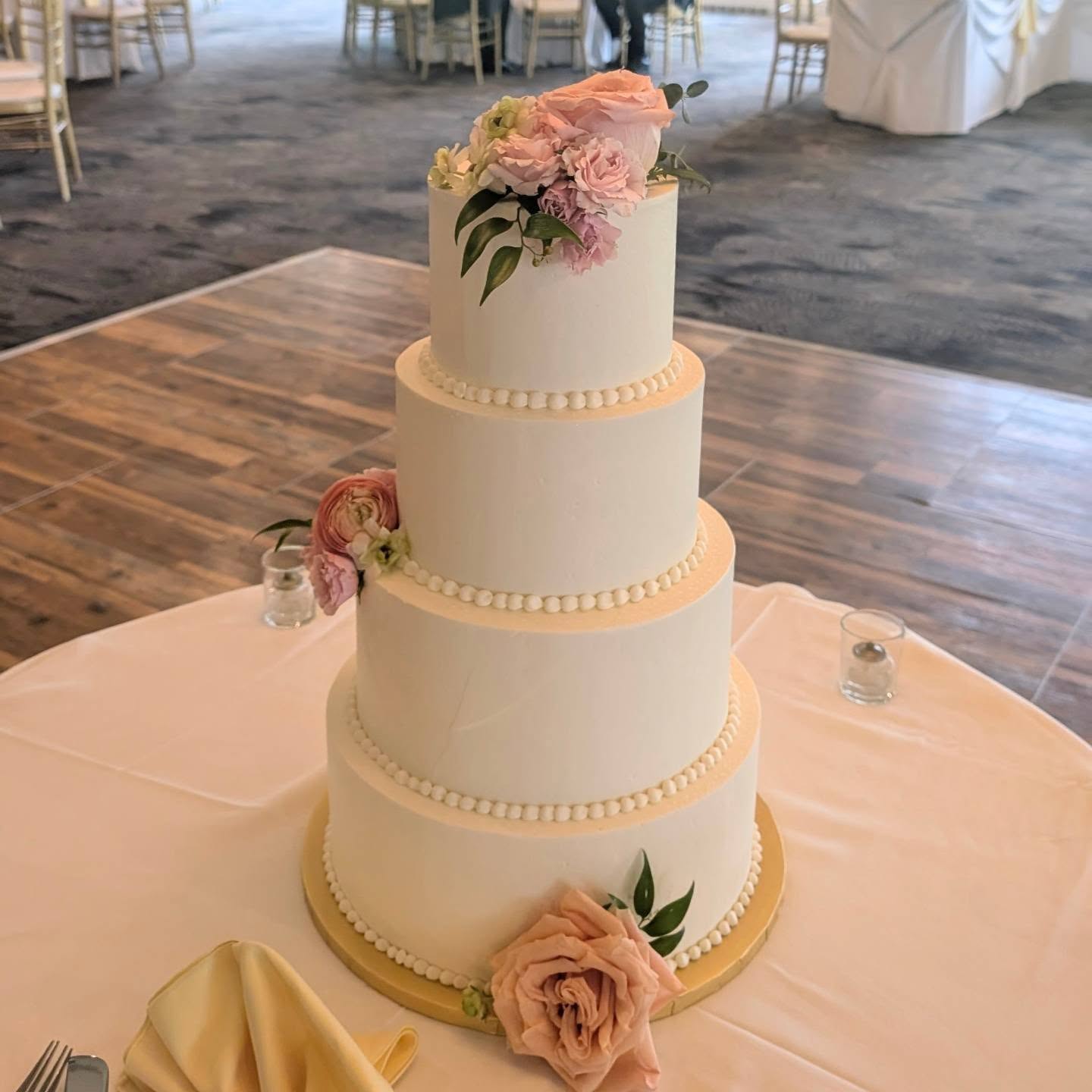 Congratulations Katherine and Drew 💞
Wishing you a lifetime of happiness 💖
#yorkvillebakery #madefromscratchbakery #custombakery #supportsmallbusiness #supportlocal