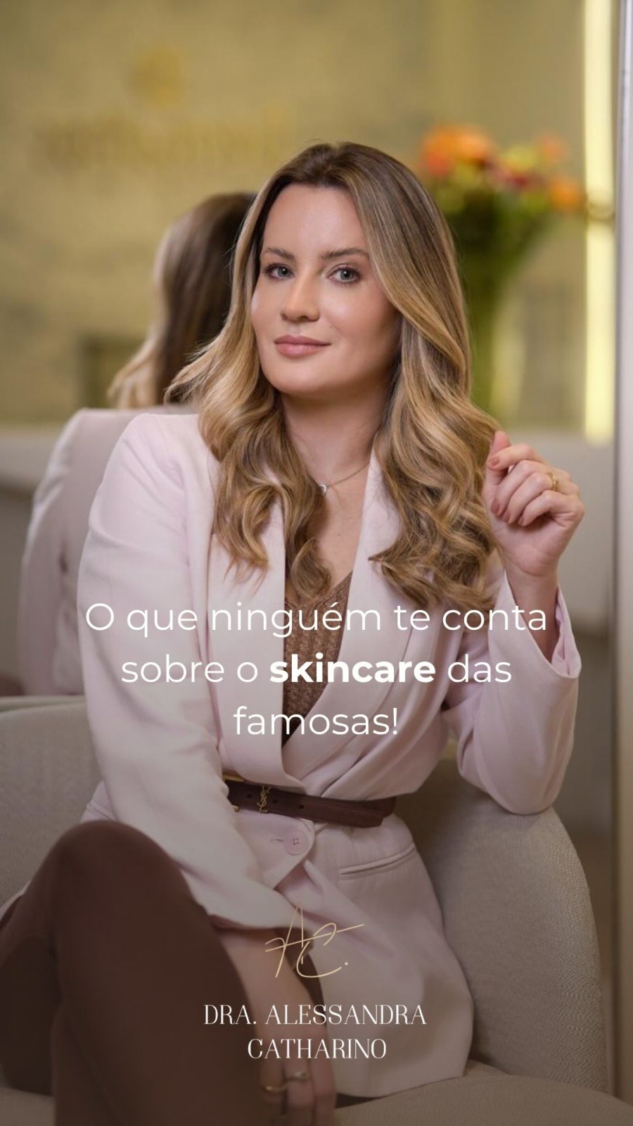 Você já comprou algum aparelho ou produto para usar em casa esperando chegar mais perto daquela “pele perfeita” que as famosas exibem nas redes sociais?
O problema não está nesses recursos, mas na expectativa criada em torno deles. Muitas vezes, vemos apenas uma parte da rotina de cuidados e acabamos acreditando que um único produto foi responsável por determinado resultado.
Na prática, uma pele bem cuidada costuma ser resultado de um conjunto de fatores: bons hábitos, constância, acompanhamento adequado e tratamentos escolhidos de acordo com a necessidade de cada pele.
Por isso, antes de investir em mais uma novidade, vale se perguntar: isso realmente trata o que está me incomodando ou estou apenas seguindo uma tendência?
No vídeo explico o que podemos esperar desses aparelhos usados em casa e, principalmente, onde estão os limites deles.
Assista até o final antes de investir na próxima promessa de skincare que aparecer no seu feed.
E se você quer entender o que realmente pode trazer resultado para a sua pele, agende uma avaliação pelo link da bio. 🌷
✨Responsável Técnica: Dra. Alessandra Catharino - Dermatologista - CRM 23046 | RQE 13906
#rejuvenescimentofacial #draalessandracatharino #dermatologistaembc #dermatologistaemitajaí #dermatologistabalneário