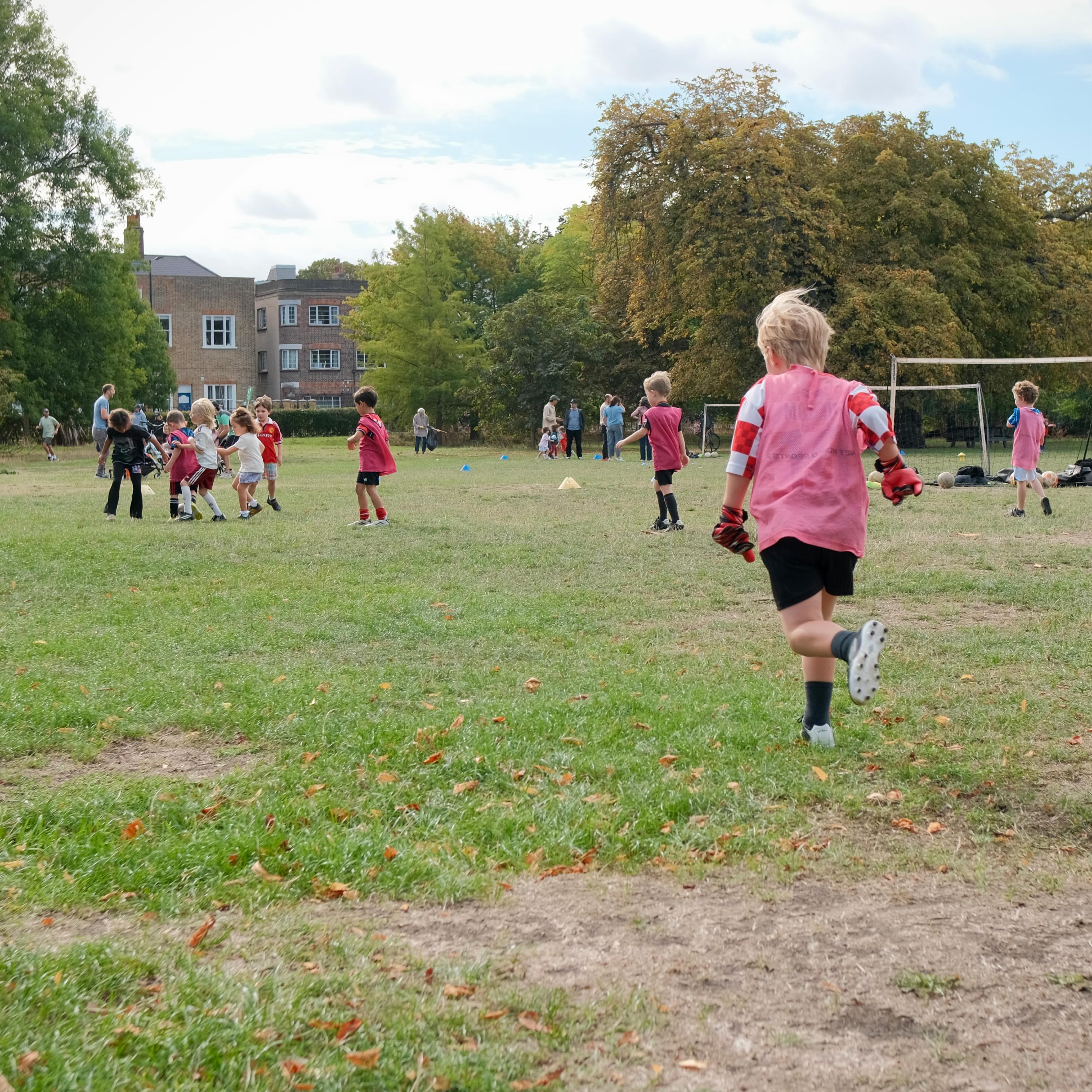 ⚽ First weekend back since the summer break, and what a start! 🎉
So much funn at FunnFootball today: big smiles, new friends, and brilliant football from all our little stars. 🌟
Want in? Join our FunnFootball classes, head to our website to book your spot! 👇
www.thefunnclubb.co.uk
#FunnFootball #FunnClubb #KidsFootball #Hackney LondonFields