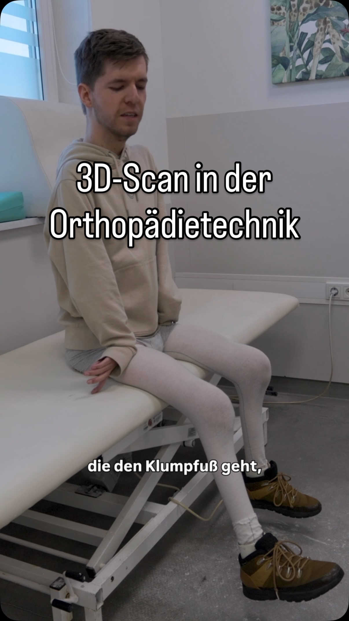 Das ganze Video jetzt auf YouTube!
So werden die Beine von Alex gescannt, damit bei der Herstellung seiner Orthopädischen Hilfsmittel, seiner Orthesen oder wie er es nennt „stählerne Strümpfe“, alles perfekt an seine Beine angepasst werden kann und Veränderungen in seinem Fuß über einen längeren Zeitraum bemerkt werden können