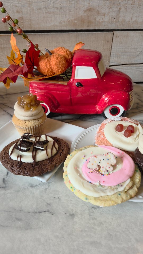 Said to say goodbye to summer but we love this unofficial launch into fall with school starting!
❤️🧡💛
Something so cozy about this weather, the colors and a fall sweet rreat!