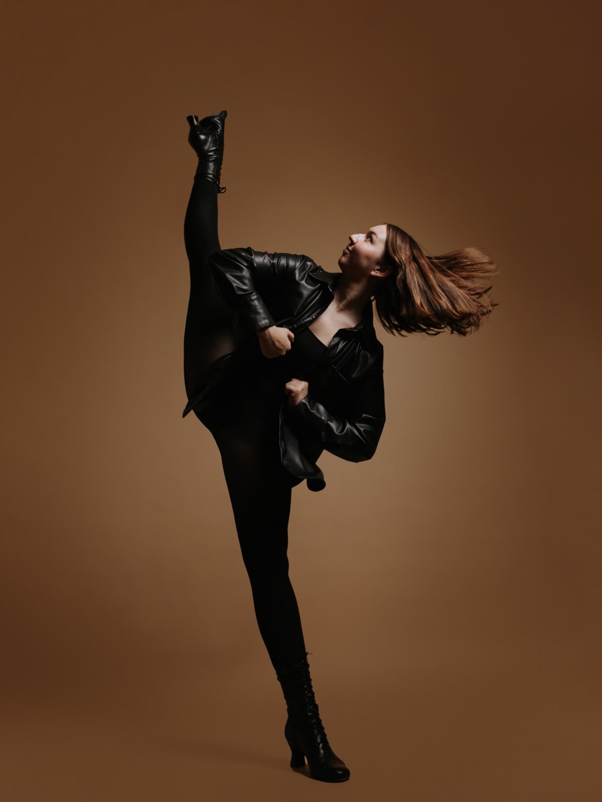 National Dance Day!
This year, my relationship with dance has continued to grow as I’ve explored new ways of moving, creating, and connecting.
I’ve loved exploring salsa, from researching its history a few months ago for my History minor to stepping outside my comfort zone at social nights and having the time of my life. (P.S. this is your sign to go salsa dancing!) I’ve also been enjoying choreographing musical theatre for young performers. Dance continues to remind me that there’s always another way to move, another story to tell, and another community to discover. I’m so grateful to be in a season of learning, experimenting, and falling in love with dance in new ways.
📷: @egc_snaps_
