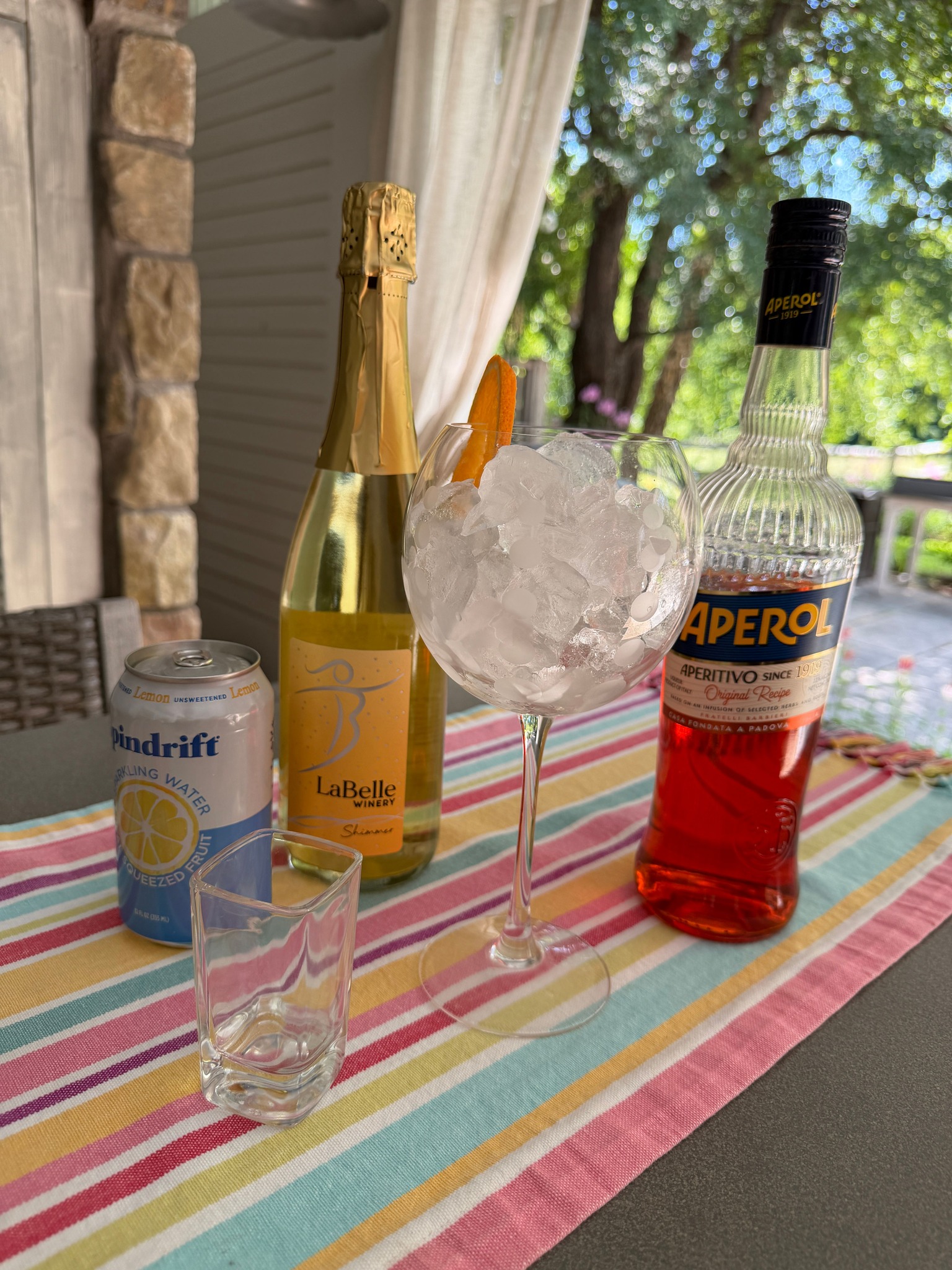 You can’t let summer end without an Aperol Spritz! ☀️🍊 This easy summer staple is one of my favorites, and I’m making mine with @labellewinery Shimmer for the perfect sparkling finish. It’s refreshing, simple to make, and takes just a few ingredients.
Save this recipe and enjoy one while summer is still here! 🍹✨
#Cocktail #AperolSpritz #Hosting #Mixology #Summer