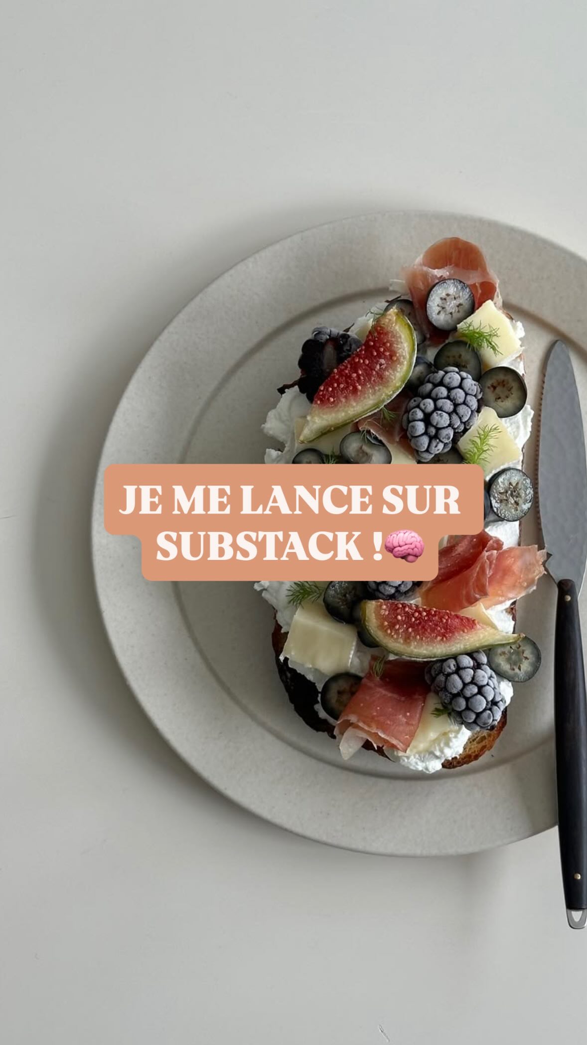 Je lance enfin Nutri Keto sur Substack 🧠
Depuis des années, je partage ici des conseils autour de la nutrition, du jeûne, du métabolisme et de la santé.
Mais Instagram a ses limites : une vidéo de quelques secondes ne permet pas toujours d’expliquer les mécanismes, de nuancer les études ou d’aller au fond des sujets.
J’ai donc créé un nouvel espace où je pourrai prendre le temps de vous expliquer ce que dit réellement la science, simplement, sans jargon inutile, et surtout ce que cela change concrètement dans votre quotidien.
Nous parlerons notamment de :
nutrition, glycémie, insulinorésistance, microbiote, protéines, jeûne, perte de poids, sommeil, stress, longévité et prévention santé.
Chaque semaine, je publierai un article approfondi.
Certains seront gratuits, et les abonnés payants auront accès à mes analyses les plus complètes.
Le premier article est déjà en ligne 💛
Le lien pour vous abonner est dans ma bio.
Si vous avez envie de mieux comprendre votre santé et de faire des choix plus éclairés grâce à la nutrition et à la science, je vous retrouve là-bas.
#nutrition #santé #metabolisme #jeuneintermittent #longévité