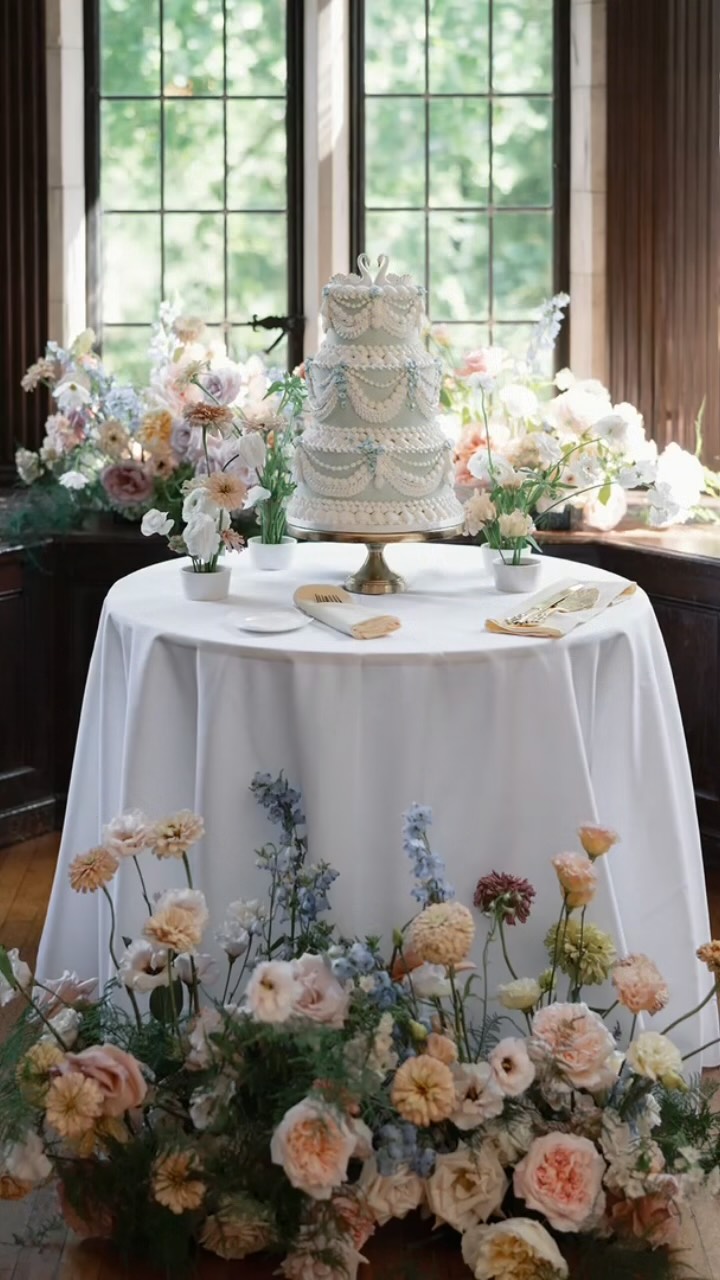 A wedding where every detail had a reason to be there.
The setting.
The tablescape.
The cake.
The champagne tower.
The way they looked at each other.
The way the whole day felt.
Because luxury isnât about having more.
Itâs about having meaningful details, beautifully executed.
Designed by Musa Weddings @musaweddings
Photo by @graceandardor
Florals @wearewildflowers
Venue @parqueridleycreek