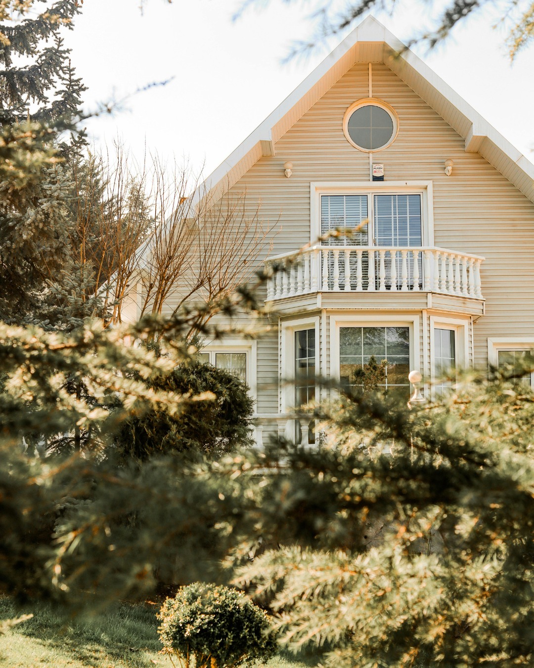 🌟 Finding your dream home is about more than just a house—it’s about finding a place that feels right. Could you imagine yourself in a place like this? 🍂✨
Monica Betancur
REALTOR®, Dre #01493871
Compass
m: 510-686-1456