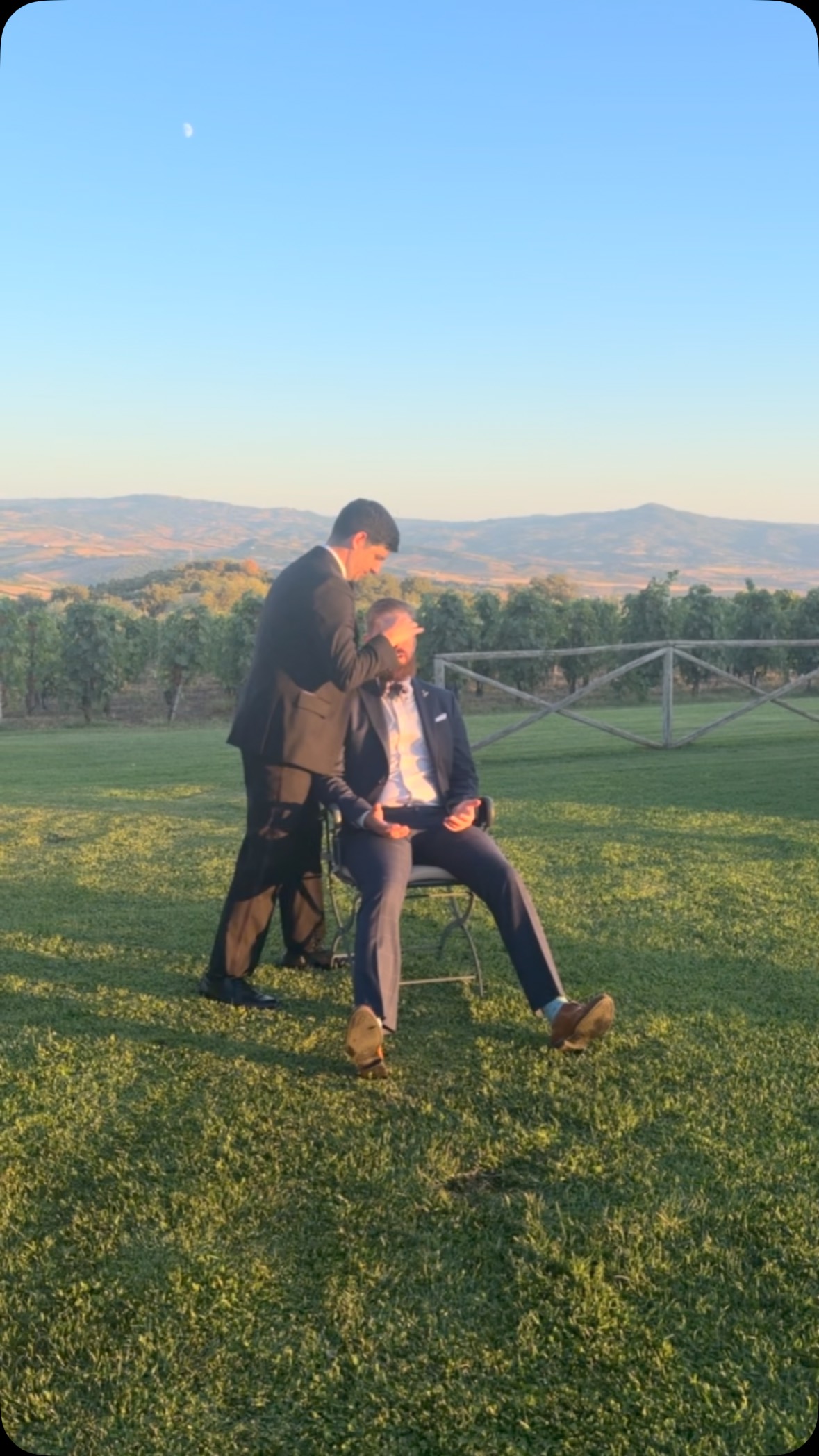 Recap of Dr. Danโs sisterโs Tuscany wedding ๐ฎ๐น
Adjust a fellow chiropractor โ
Get adjusted โ
Adjust the bride โ
#thenestchiro #tuscanywedding #chiropracticadjustments #pediatricchiropractor #tuscanyitaly