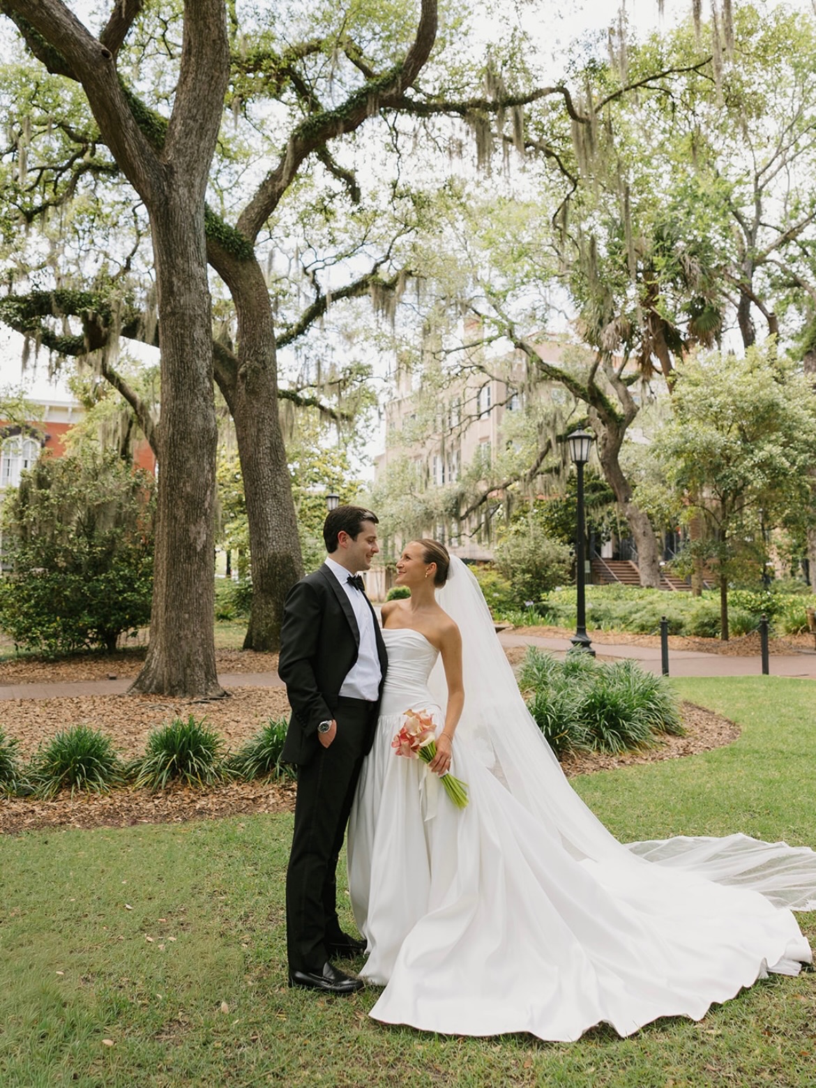 Autumn and Vince 🤍
Photograoher: @brightoncallawayphoto
Venues: @harperfowlkes @garibaldi_savannah
Florist: @sweetfieldflowers
HMU: @shaelyn_makeupartistry
Rentals: @amazingeventrentals @eventworksrentals
DJ: @wills_myth
Planners: US
#savannahwedding #georgiawedding #weddingplanner #springweddings #weddingphotography