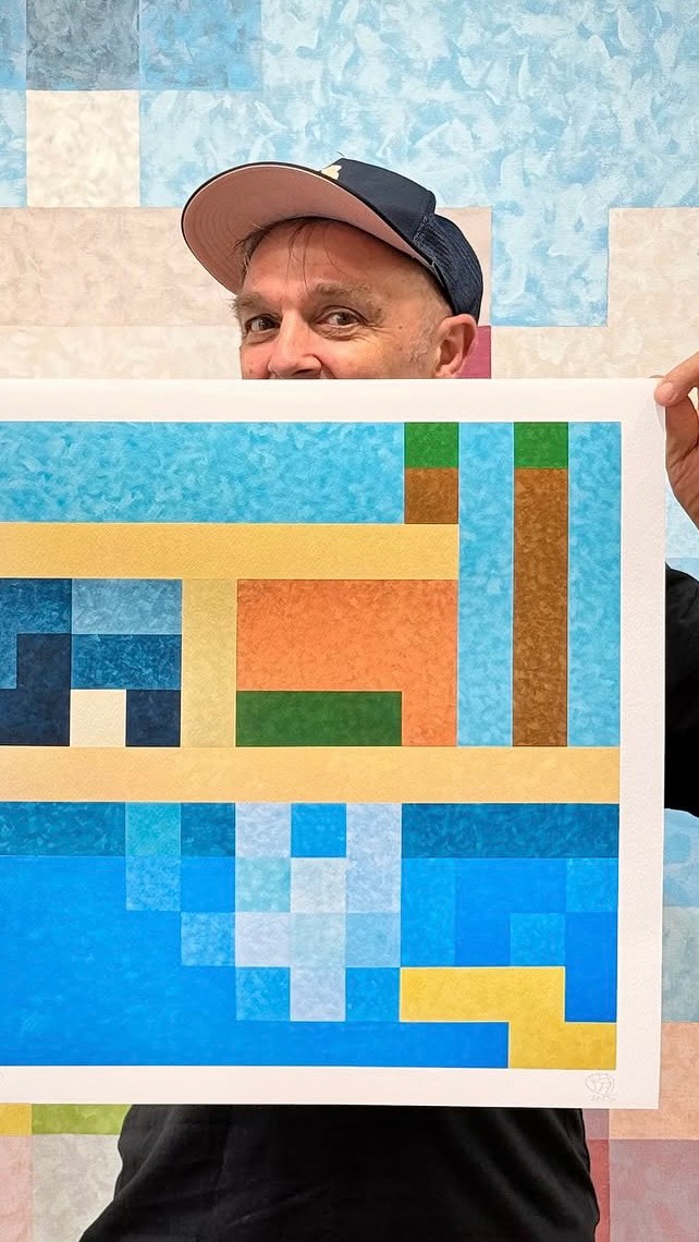 Artiste précurseur du street art en France, @speedygraphito construit depuis les années 80 un univers coloré, ludique et profondément symbolique.
Son travail questionne notre rapport à la société, à la culture populaire et à l’image, en mêlant humour, énergie et poésie visuelle.
Cette année, nous avons l’immense plaisir de collaborer avec lui dans le cadre du projet « Un artiste en vitrine » à l’Espace Soardi à Nice.
Chaque année, nos vitrines de l’avenue Désambrois deviennent un espace d’expression ouvert à tous, au cœur de la ville.
Pour cette 2ème édition, Speedy Graphito signe une œuvre inédite, créée spécialement en collaboration avec l’Espace Soardi :
« Je n’oublierai jamais les rivages de tes yeux azurés » 💙
➡️ L’œuvre sera déclinée en édition limitée, signée et numérotée par l’artiste.
📆Vernissage : Vendredi 21 novembre 2025
🕕 À partir de 18h
👤 En présence de Speedy Graphito
📍Galerie Espace Soardi – Nice
On vous attend nombreux ✨
#SpeedyGraphito #EspaceSoardi #UnArtisteEnVitrine #StreetArt #Nice #ArtContemporain #Exposition #Vernissage #LimitedEdition #ArtLovers #encadrement #design #surmesure #artistefrancais #artiste #evenement06