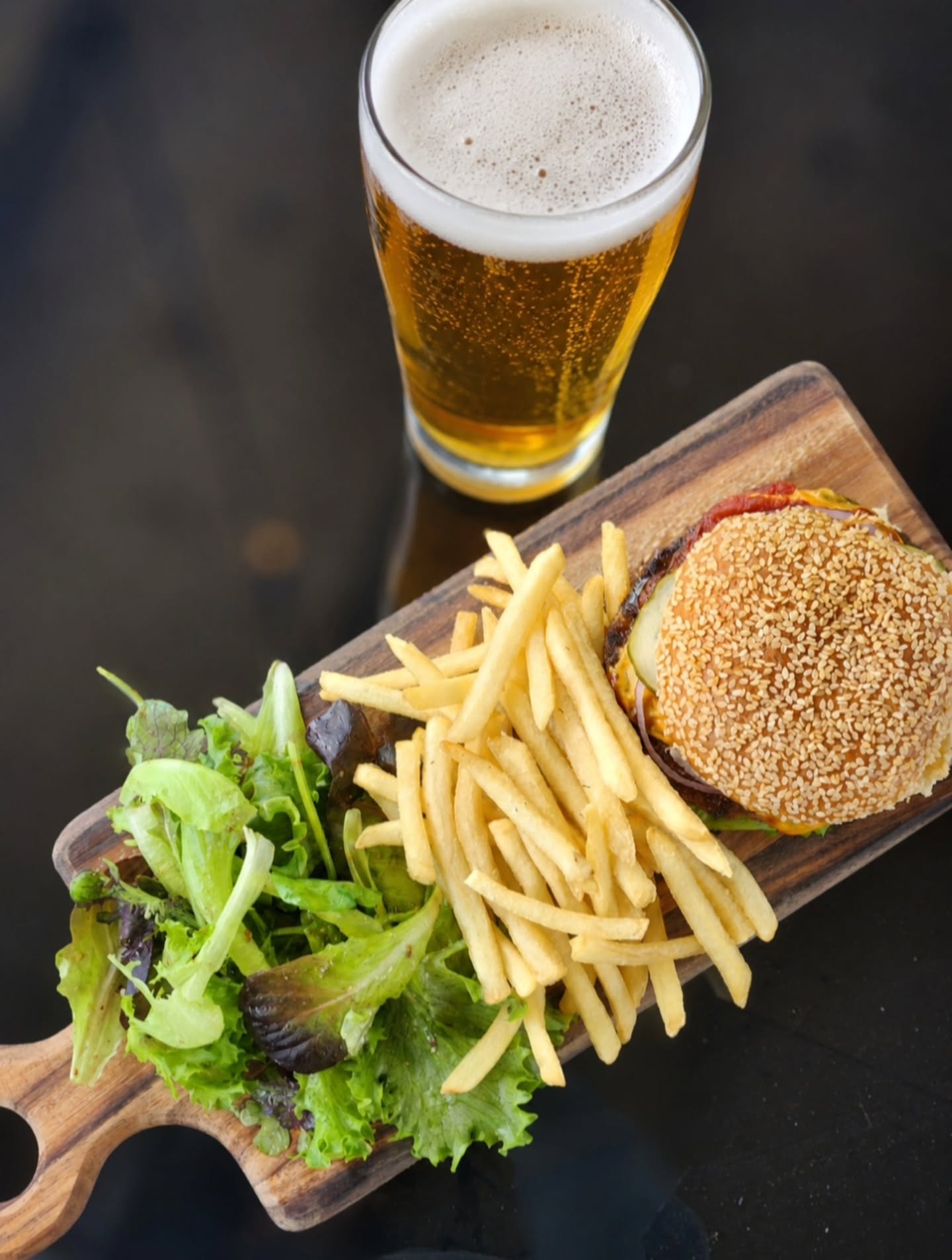Contractor Tuesdays at Waupoos!
Taking a break from the job? Join us every Tuesday for ANY menu item + a beer for just $22!
Perfect for a midday lunch break, a quick bite between jobs, or a well-deserved stop during your day.
Available in the Citrus Lounge or Restaurant.
Citrus Lounge is open until 6 PM, so you can stop in throughout the afternoon!
📍 Waupoos Estates Winery
📅 Every Tuesday
Great food. Cold beer.
#ContractorTuesdays #WaupoosWinery #PrinceEdwardCounty #PEC #CitrusLounge