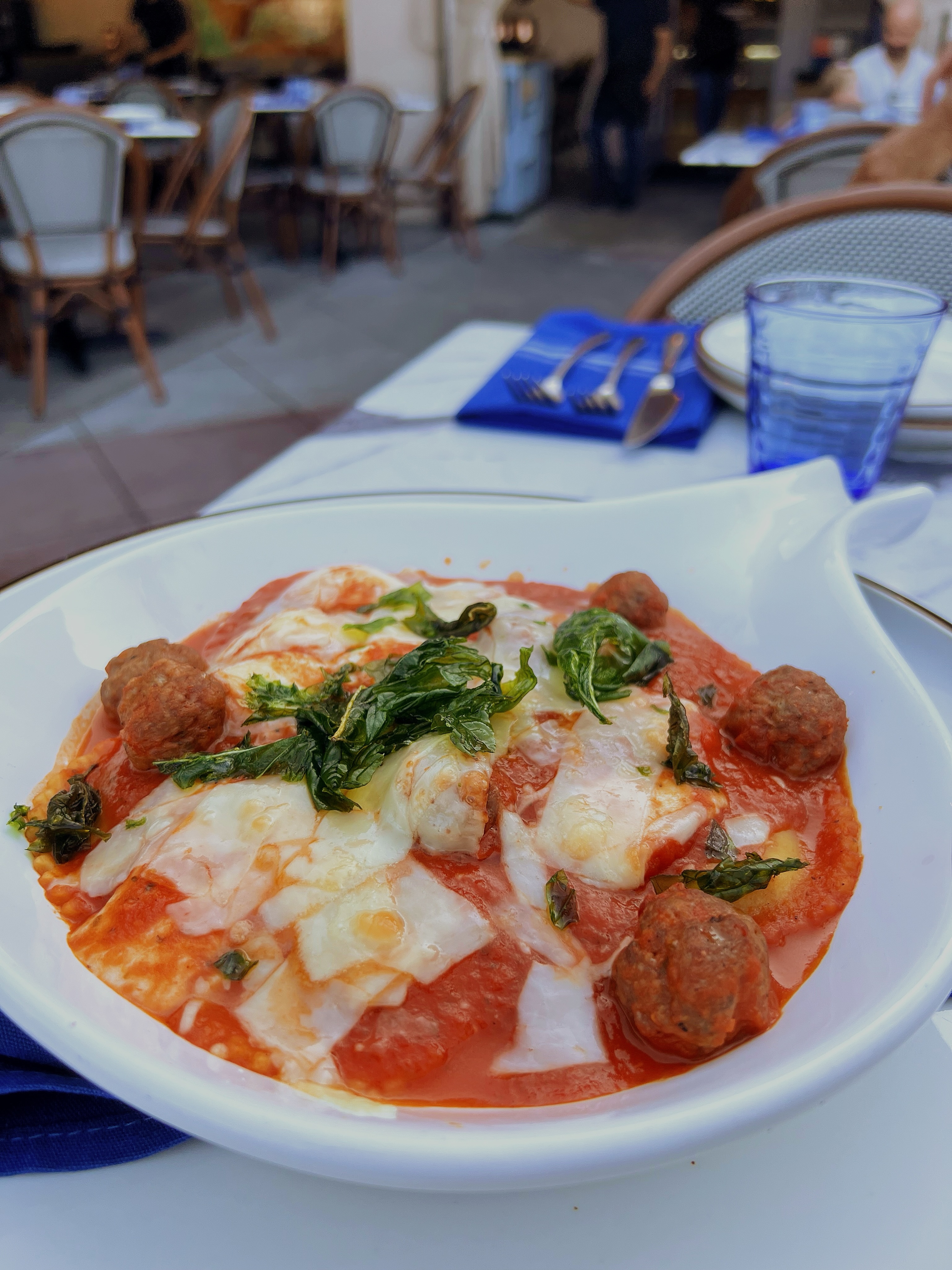 This week’s special!
Mascarpone & broccoli ravioli with our homemade tomato sauce, mini meatballs, and topped with mozzarella, parmesan, and fried basil 😋
•
•
•
•
#limoncellooc #italianfood #orangecounty #sanjuancapistrano #authenticitalian