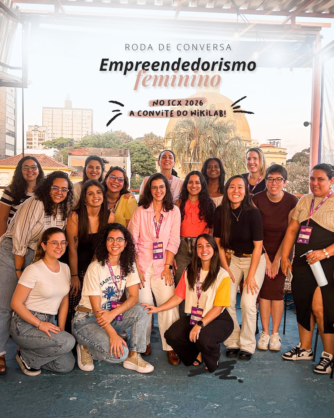 Semana passada eu participei de uma roda de conversa com a Elaine (@factual_pesquisas), a Thabita (@vamos.escrever) e a Isa (@wikilab.coworking) para falar sobre empreendedorismo feminino.
E... nem sempre eu gosto do termo “empreendedorismo feminino”, confesso. Às vezes sinto que ele me limita. Mas, ao mesmo tempo, gosto muito quando esses encontros me lembram de tantas coisas que vêm à tona quando a gente olha para o empreendedorismo pelo viés feminino.
A Palombina sempre teve uma clientela majoritariamente feminina. E talvez por isso eu tenha aprendido tão de perto que empreender sendo mulher nunca é só sobre “ter um negócio”.
Tem muitas camadas. Tem muita cobrança. Tem, sim, muita culpa...
Mas também tem ambição. E medo. E vontade de crescer sem necessariamente querer viver exausta. Tem toda a vida pessoal acontecendo junto. E, no fim, a eterna tentativa de fazer tudo caber em 24h.
Poder conversar sobre (tudo) isso com outras mulheres, escutar histórias diferentes e também dividir um pouco das minhas foi muito gostoso.
Eu gosto desse lugar de troca. De contribuir. De circular por espaços onde mulheres estão pensando negócios, carreira, escolhas e caminhos possíveis.
Porque, no fim das contas, empreender pode até ser uma jornada muito individual... mas eu gosto quando ela deixa de parecer solitária. E essas trocas servem pra isso.
Obrigada, Isa, pelo convite e pela conversa tão boa. ♥️✨