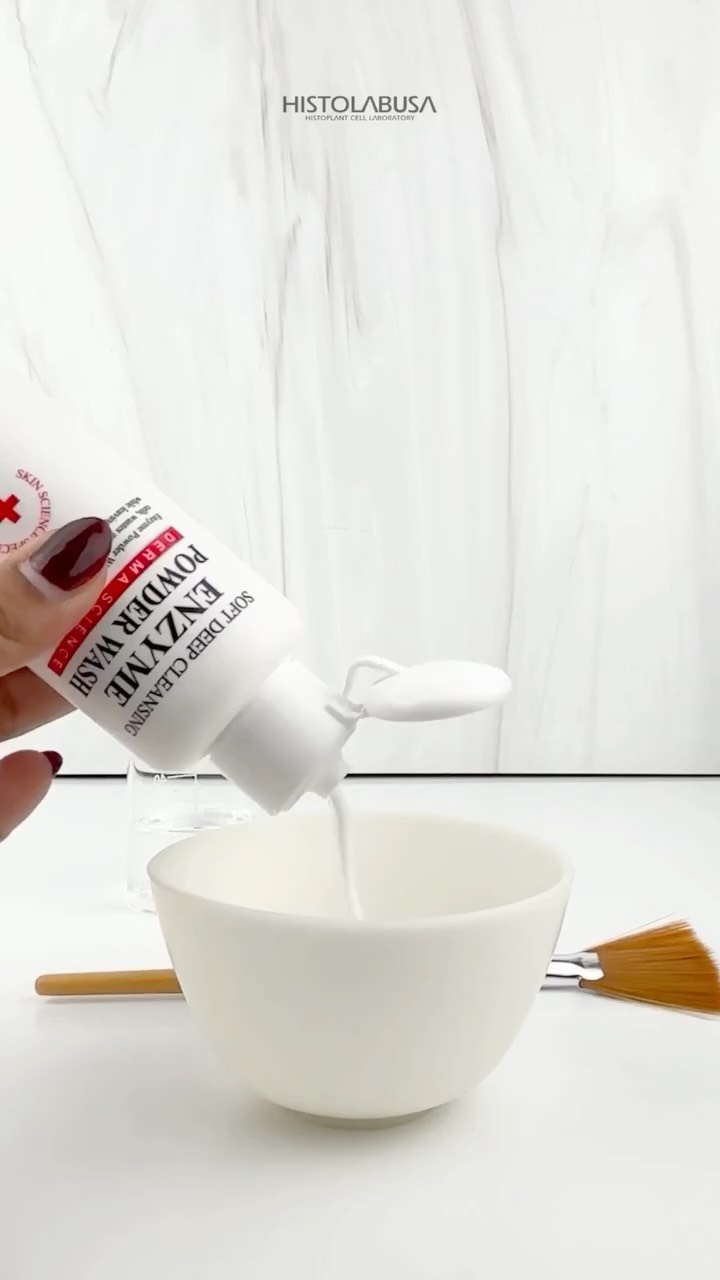 ✨ A little powder, a lot of exfoliation
The Histolab Enzyme Powder Wash combines Papain + Bromelain to gently exfoliate dead skin cells, remove impurities, and help clear away buildup—all while maintaining the skin’s natural moisture
Ideal for professional skincare routines, oily and acne-prone skin, and clients looking for a refreshed, smoother complexion
Bring Enzyme Powder Wash into your professional skincare lineup