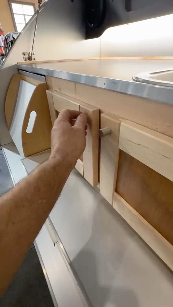 American-made innovation.
.
Luxury-limited.
Custom features.
Only by PinDrop®️.
.
#pindroptraveltrailers #microcamper #madeinusa #teardroptrailer #luxurylimited