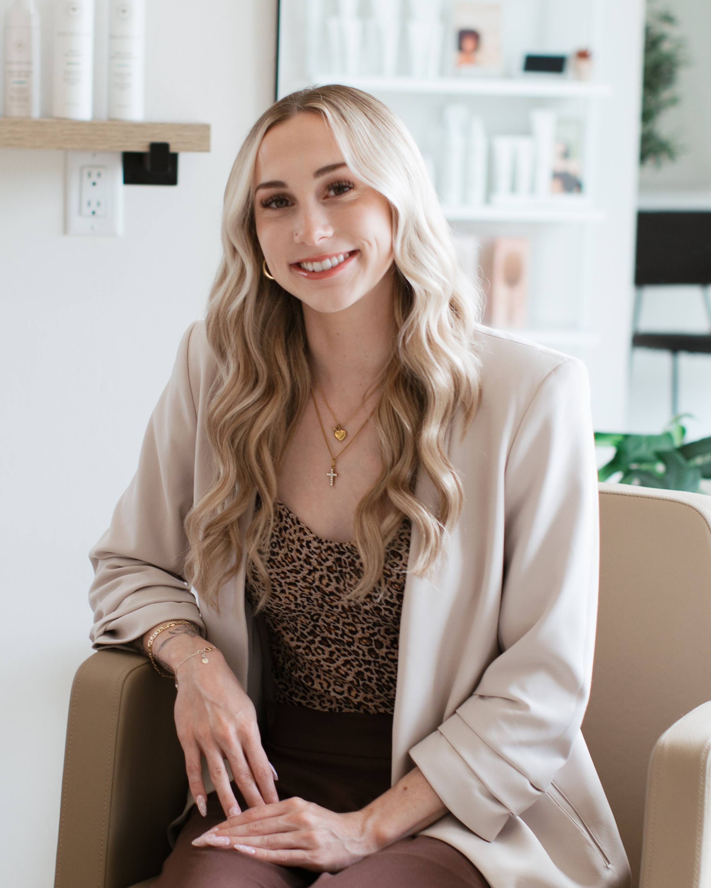 We have another birthday girl in the house! Help me wish this beautiful girl (both inside and out) the Happiest 21st Birthday today! 🎂
She is such a great addition to our team here at Bespoke, and we are so thankful to have her.
She loves co-styling with me and loving on my clients, and now she is also starting to to build her own clientele as well.
Happy Happy Birthday Miss Cassidy! 💕
.
.
.
.
Punta Gorda Hair Salon | Birthday Girl | Blondes Have More Fun | Hairstylist