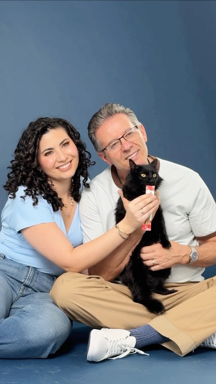 🐶🎙🐱Los invitamos a escuchar la nueva temporada de Mascotas SOS!
Un podcast para amantes de los animales, en donde el MVZ. Ernesto Ávila y la MVZ. María Fernanda Ávila nos compartirán sus experiencias, conocimientos y lo más importante… su pasión por el bienestar y salud de los animales de compañía.
A partir de 1º de septiembre tendremos un episodio nuevo todos los martes ✨ Disponible en todas las plataformas de audio