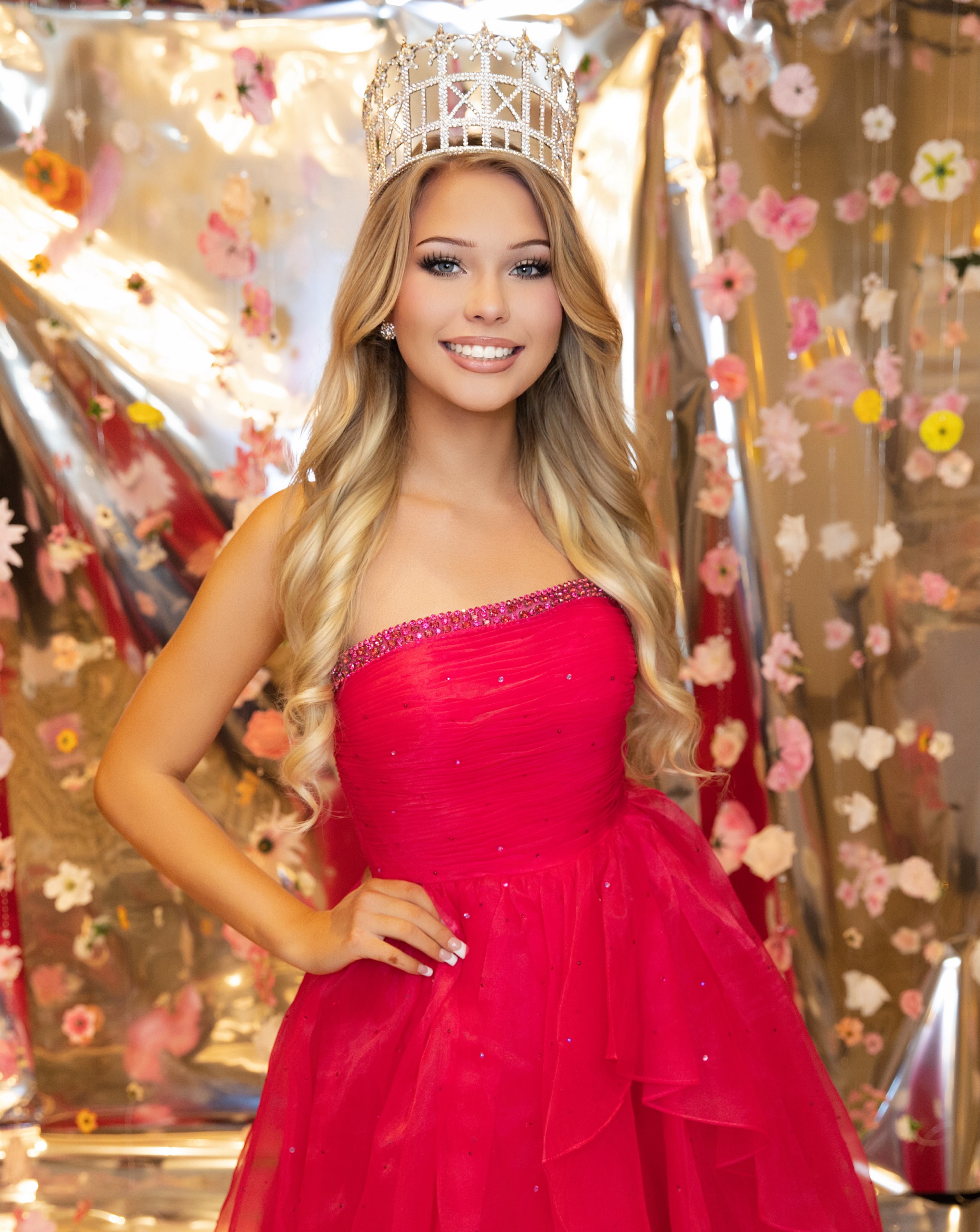 Floral shoot for Americas Most Beautiful by @kimberly_hughes_photography wearing gowns by @avapresleydesigns styled by @talulaspromtx
#AMBPageants