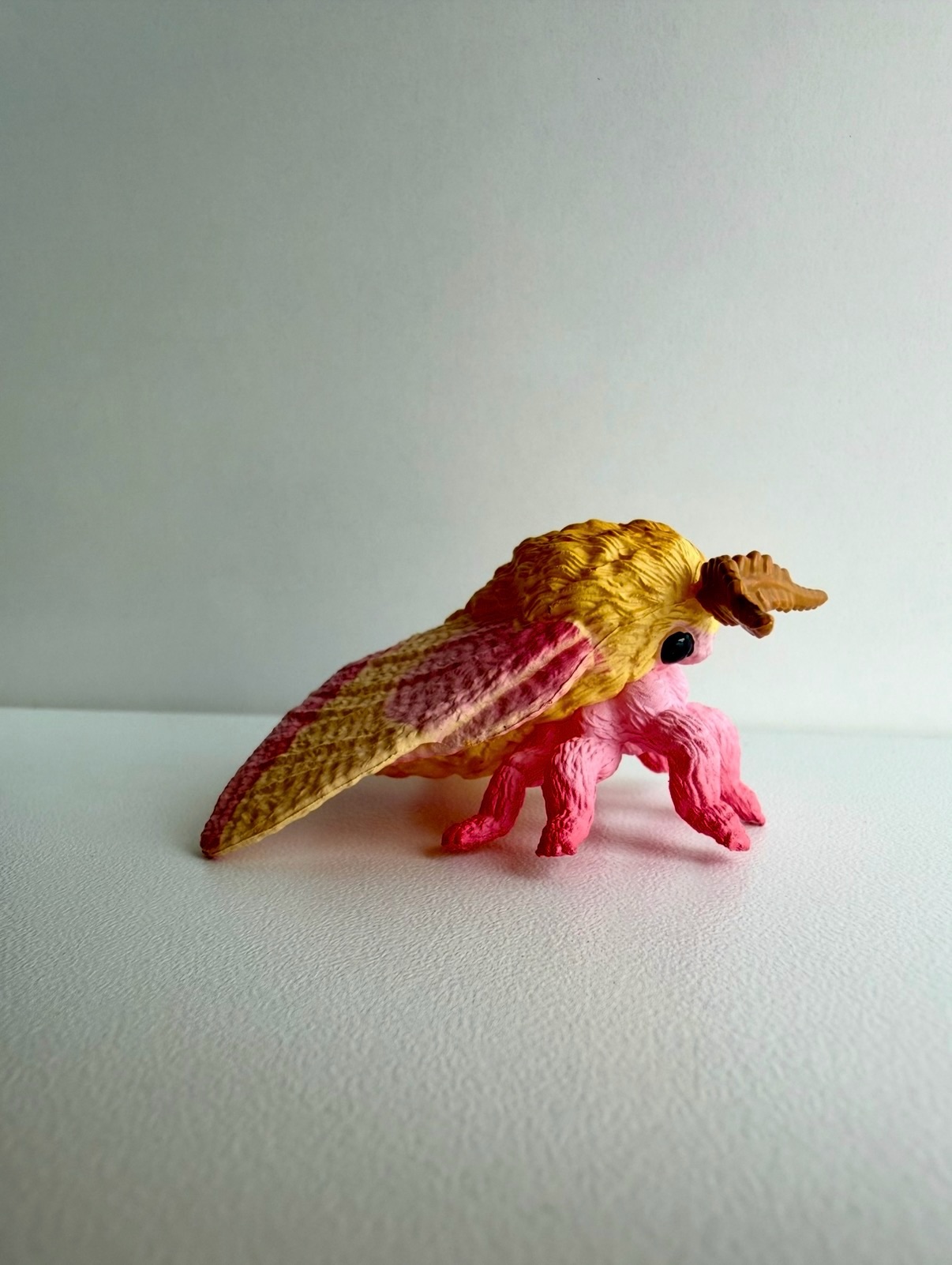 Рожево-кленова міль Toymany. Ціна 165 грн #комахи_animals_svit #wild_animals_svit #фігурки #іграшки