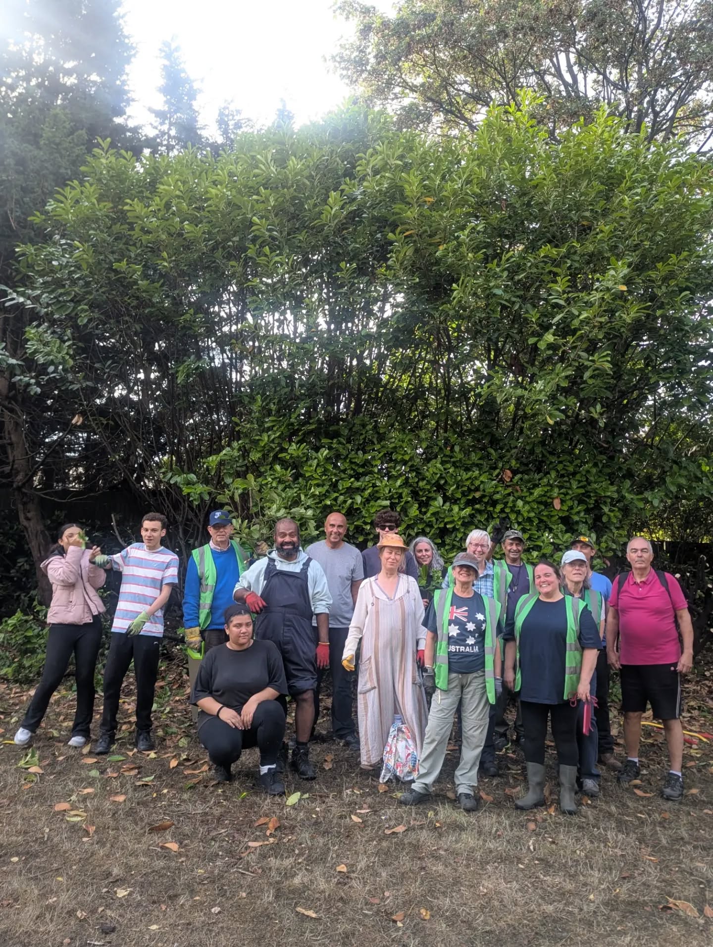 What an absolutely wonderful session in Trittiford Park Forest Garden yesterday 💪
We had members of @friends_of_trittiford._, @friends_of_swanshurst_park and Friend of The Dingles here for a massive clearance job of the creeping laurel, and we got so much done with our powerhouse team!
Got a few shots of the new benches installed in the garden as well, where people can sit and enjoy the new trees in a serene environment 🌱
Thank you to everyone for coming - many hands make light work 🙏