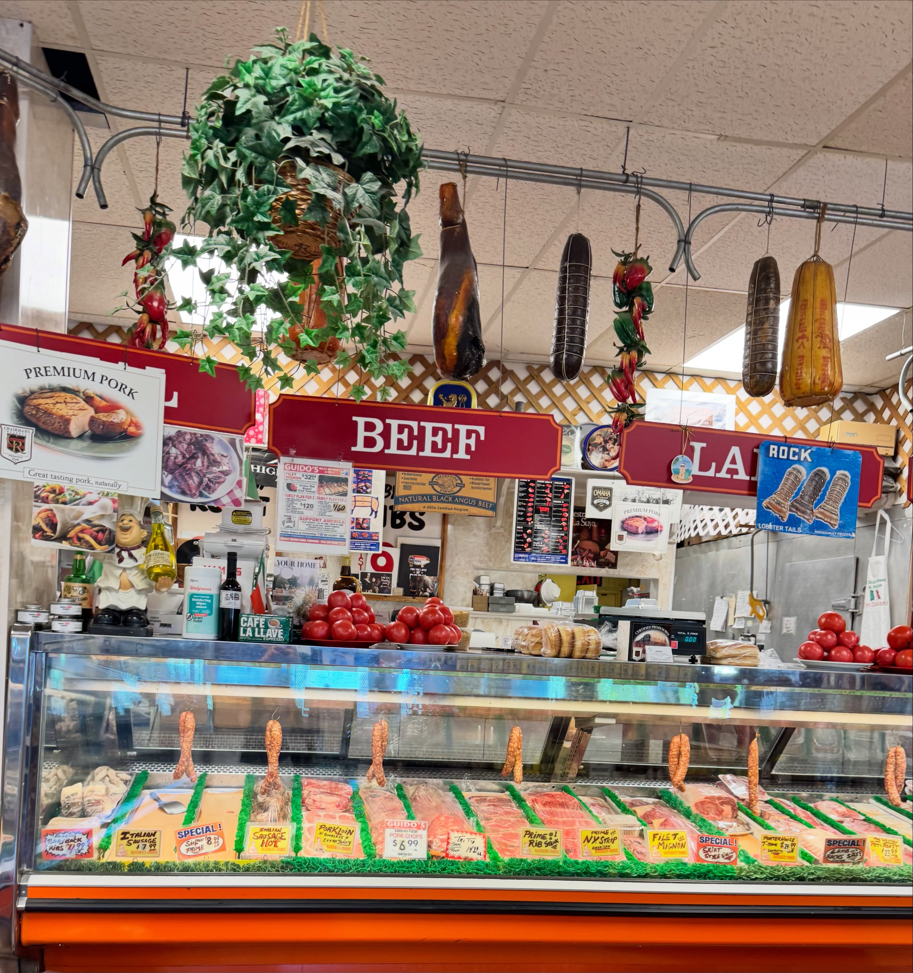 Started Monday morning strong 💪 at one of the best #District3isThePlaceToBe spots!
What’s your favorite thing at @guidosmeatmarket??
🍝 🥩 🥖