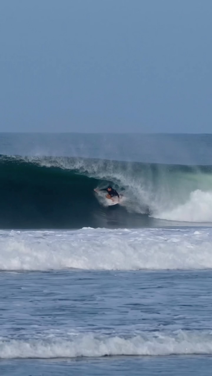 #stayatthepeak ๐ด
.
.
.
๐ฅ @saulphotos99
.
.
.
#surfing #northnicapackage #naturephotography #nicaragua