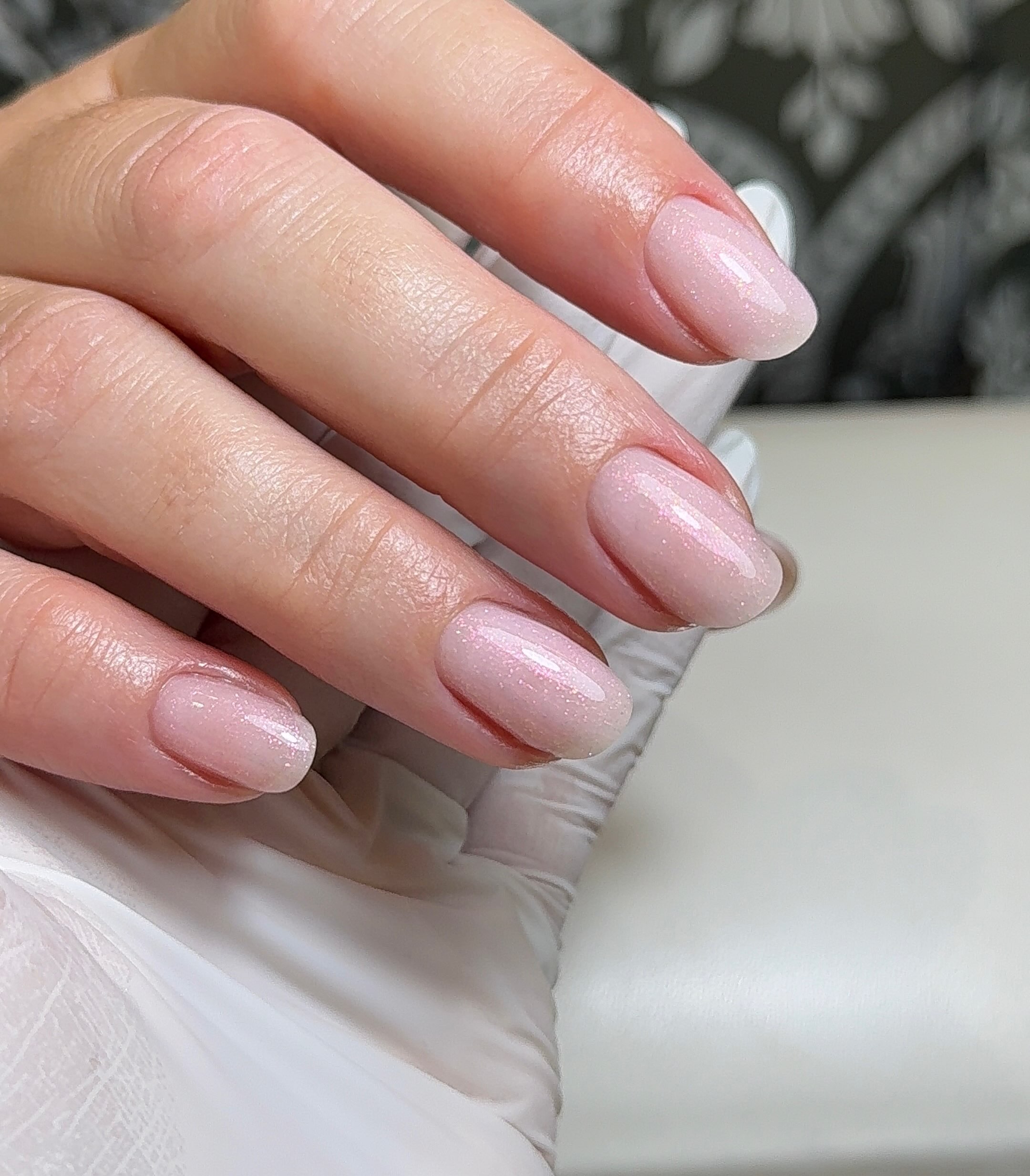 I can’t believe I went so many years without hard gel 🤯
For the longest time, I thought builder gel worked for everyone, you just had to find the right one. Turns out, that isn’t the case.
Since introducing hard gel into my services, it’s completely changed the way I work. Some clients simply need more strength, more structure and a product better suited to their nails, honestly? I love working with it 🤍
Just another reason why I’ll always say: one product doesn’t fit all. If this is something you struggle with feel free to reach out for some advice ♥️
Using one of my favourite brands for hard gel @kineticsnailsglobal gel in bottle pink frost.