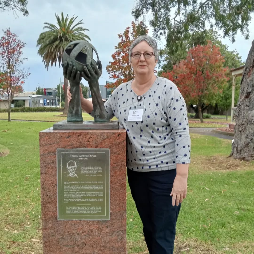 Sadly the statue of Tom Bowen's hands has been stolen in Geelong Australia. For twenty years plus it has stood proudly in a park across the road from a house Tom Bowen used as a clinic
In early May of this year I was there for the international Bowen Therapy conference. On the Sunday morning we headed off, two bus load's full of keen therapists eager to see where Tom lived and worked
We weaved through the back streets of Geelong with someone commentating for us of landmarks around Geelong
It was a great couple of hours