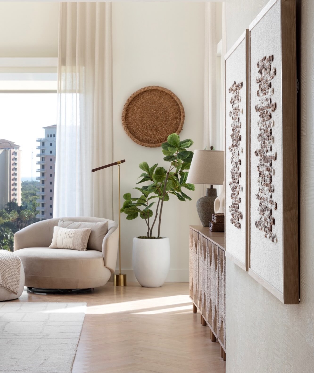 Woven wallpaper, textile art, handwoven jute and cord details, and a hand-tufted rug create a room built through texture rather than color. The restrained palette lets craftsmanship take the lead—each surface adding depth, warmth, and the subtle irregularity that only handmade pieces bring. Photography @davehenzstudio