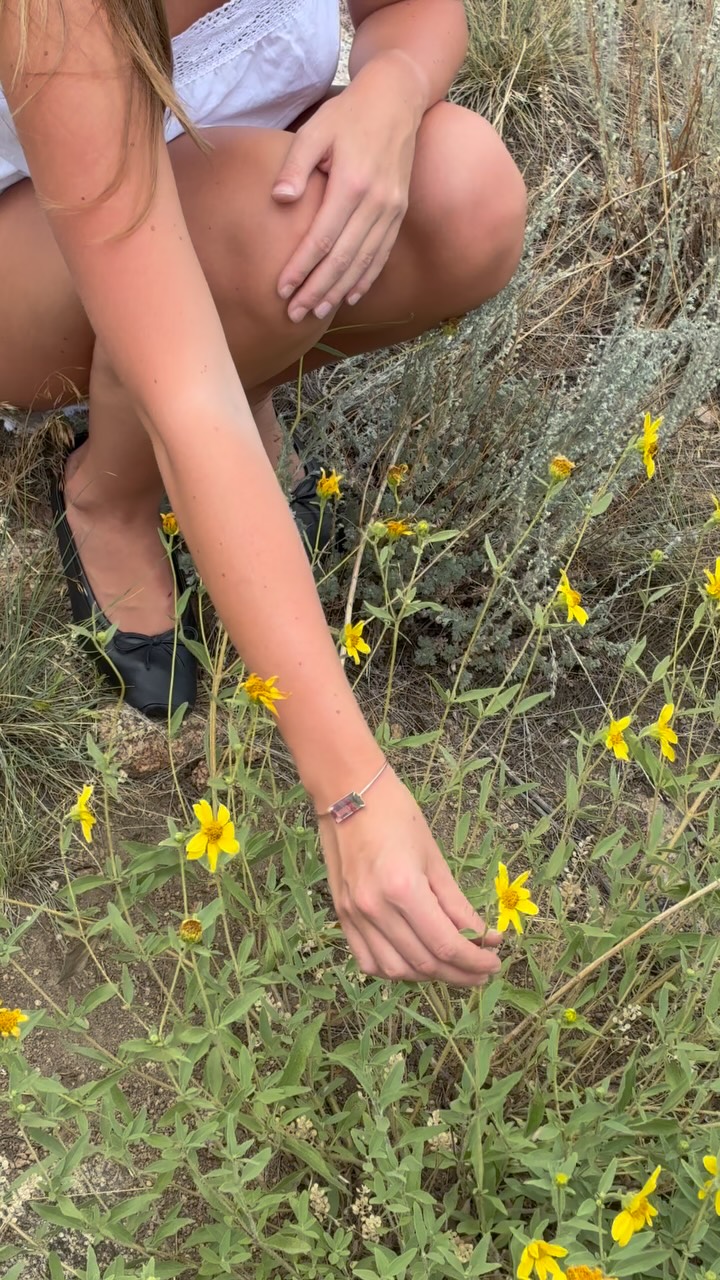 Hanging on to the last moments of August in our Tourmaline Bangle ✨✨💛🌻
#finejewlery #leelagracejewelry #jewelry