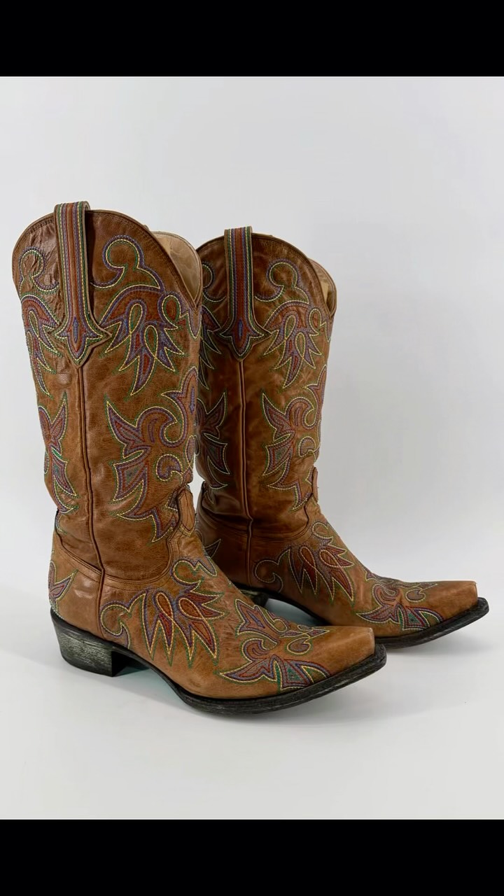 👢 TODAY’S SHOE DROP just hit Daly Finds! 👢
And this one has some personality. 😍
Western boots, statement booties, floral Docs, Karl Lagerfeld and more — these are the kinds of finds that make you say “I’m just going to try them on…” and leave wearing them. 😂
✨ One pair. One size. Once they’re gone, they’re gone.
Come claim your pair before someone with the same shoe size beats you to it. 👀
📍 Daly Finds Resale Boutique
Next to Goodwill at I-10 & DeZavala
#DalyFinds #SanAntonioShopping #SanAntonioBoutique #ResaleFashion #ShoeDrop