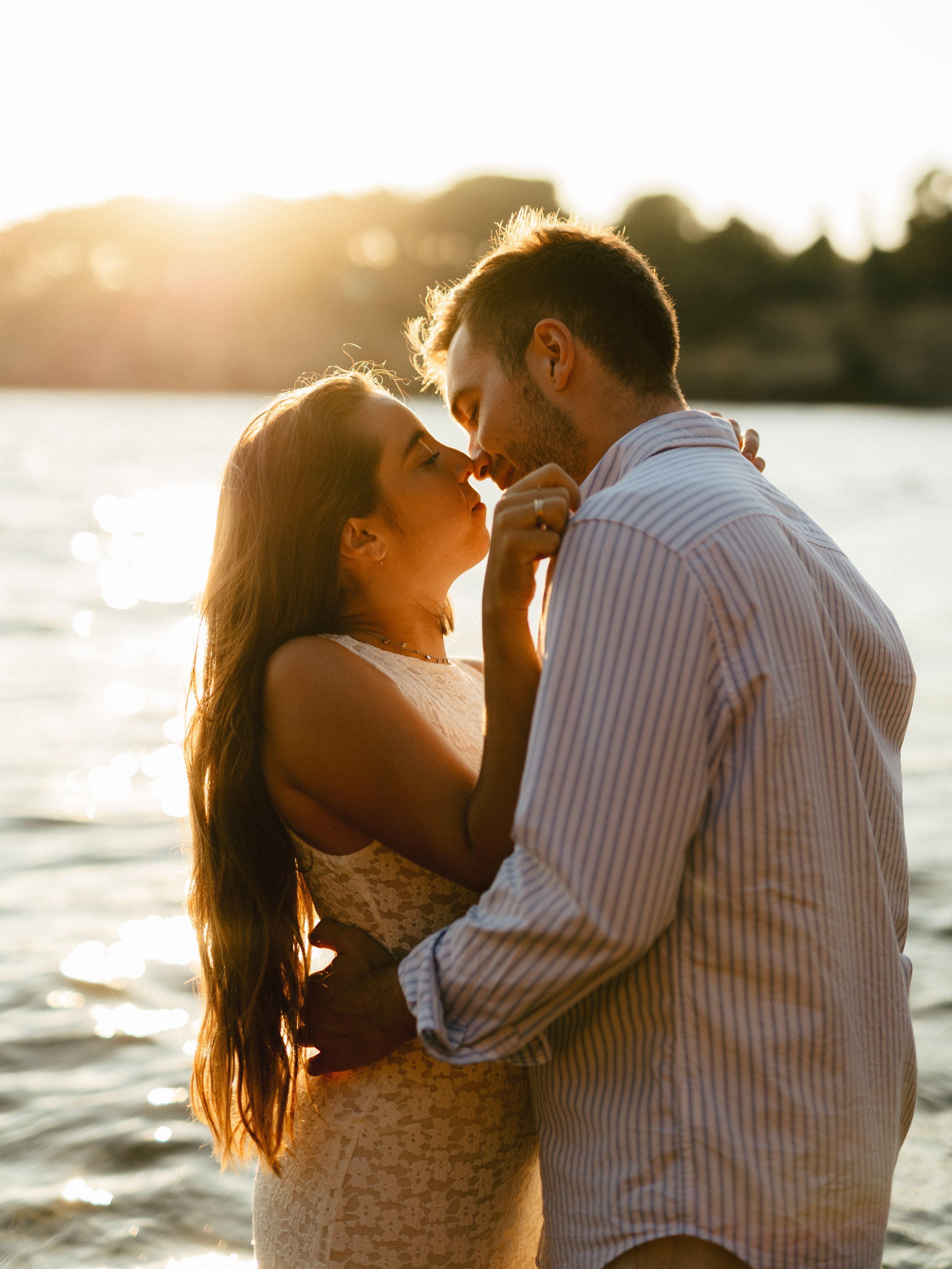 Il y a des rencontres qui marquent et qui rendent la vie fluide 🌹
Il y a des moments hors du temps couleur d’or et goût salé
Des plages secrètes au mois d’août et une méditerranéenne qui berce
Il y a des amoureux depuis toujours qui se diront oui dans 2 jours ☀️💛
#photographeprovence #luberonphotographe #belovedstories #aixenprovencephotographer #couplegoals
