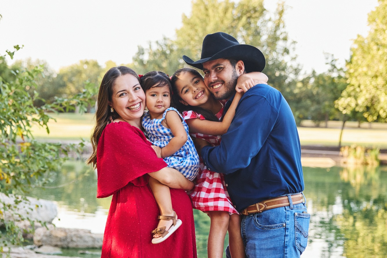 A little family update before they become a family of five 🤍
#AustinFamilyPhotographer #AustinMaternityPhotographer #MuellerLakePark