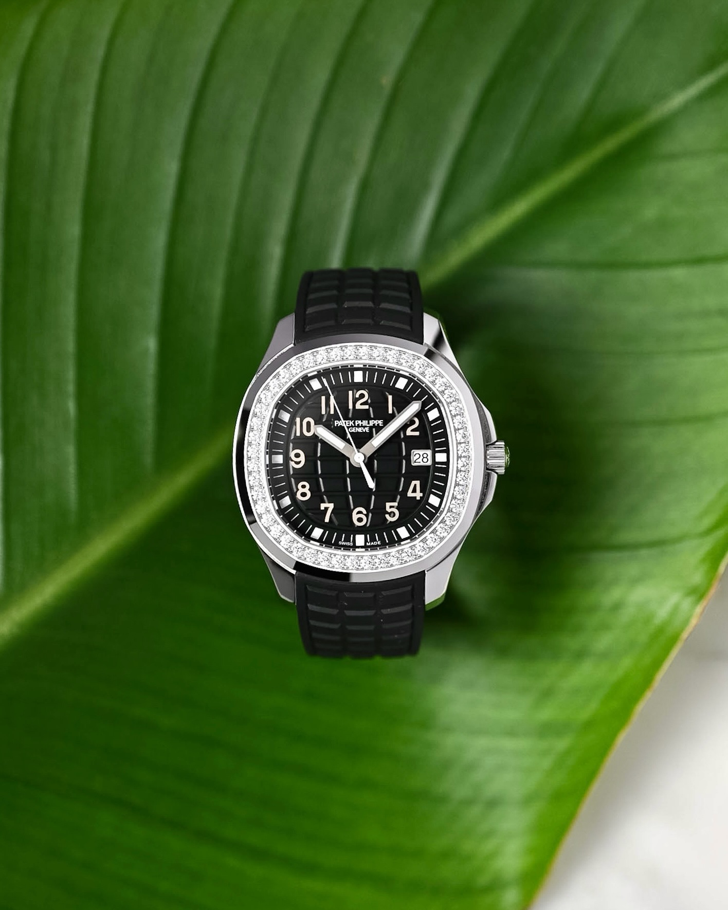 Recently sold: an exceptional Patek Philippe Aquanaut Luce Ref. 5267, featuring a factory-set bezel adorned with 48 diamonds.
A perfect balance of sporty character and understated elegance, the Aquanaut remains a timeless summer favorite.
.
.
#patekphilippe #aquanaut #aquanautluce #5267