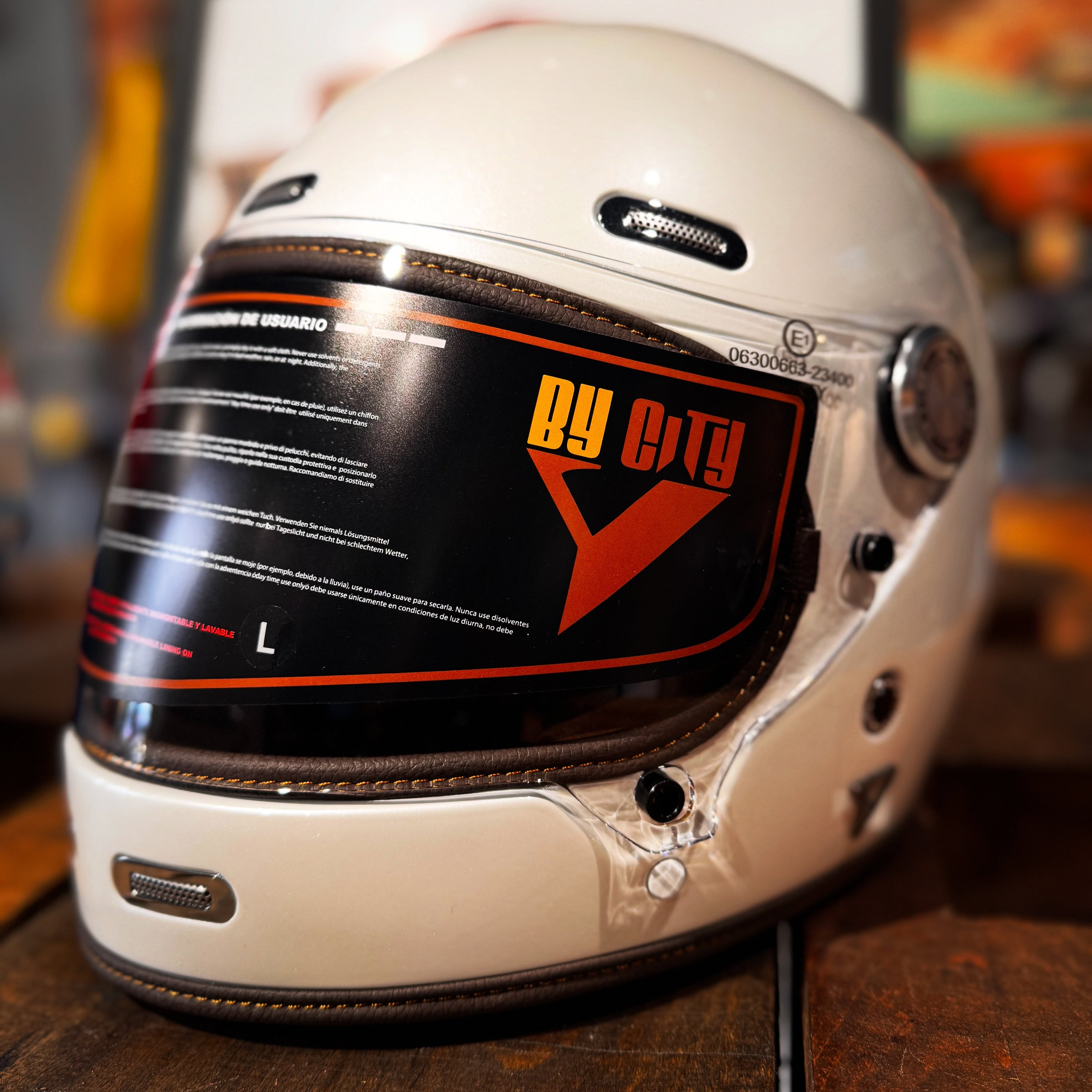 Avenida Vitacura 9033📍Santiago de Chile 🇨🇱 Ven a conocer la nueva línea del Casco Roadster Vintage F1 de By City España 🇪🇸 ⚡️Motyba Motos Rider's Garage ⚡️
.
.
.
#motybamotos #casco #cascos #moto #motos