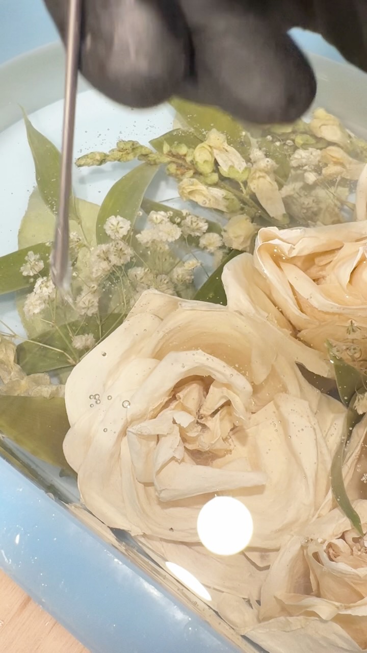 Everyone’s favorite time 🫧
Did you know bubbles are a natural part of working with resin? Through experience, technique, and a lot of patience, a professional knows how to eliminate them and get that crystal-clear finish ✨
#ResinArt #FlowerPreservation #ResinFlowers #WeddingFlowers #handmadeartist
